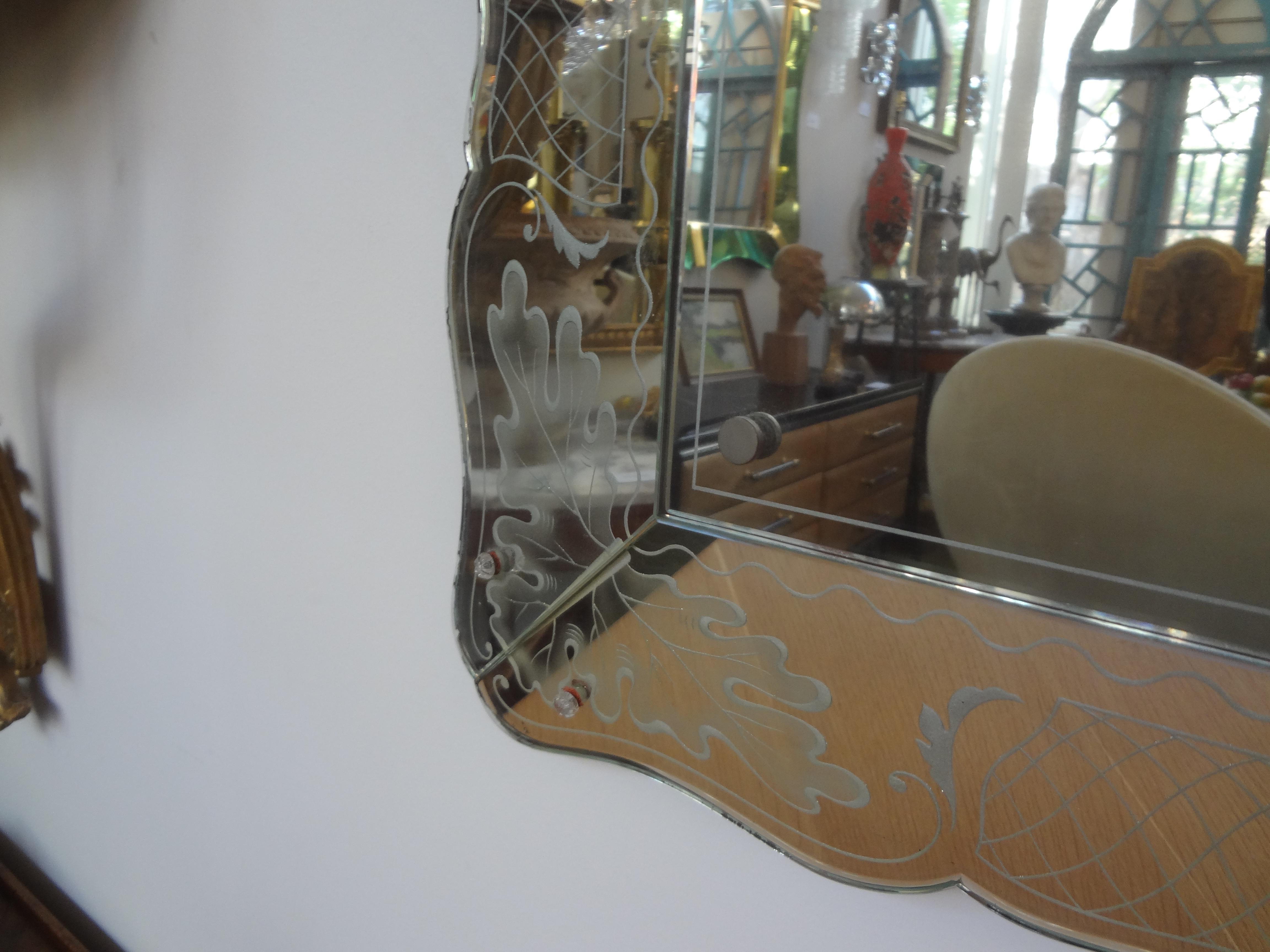 Etched Scalloped Venetian Mirror by Pietro Chiesa In Good Condition For Sale In Houston, TX