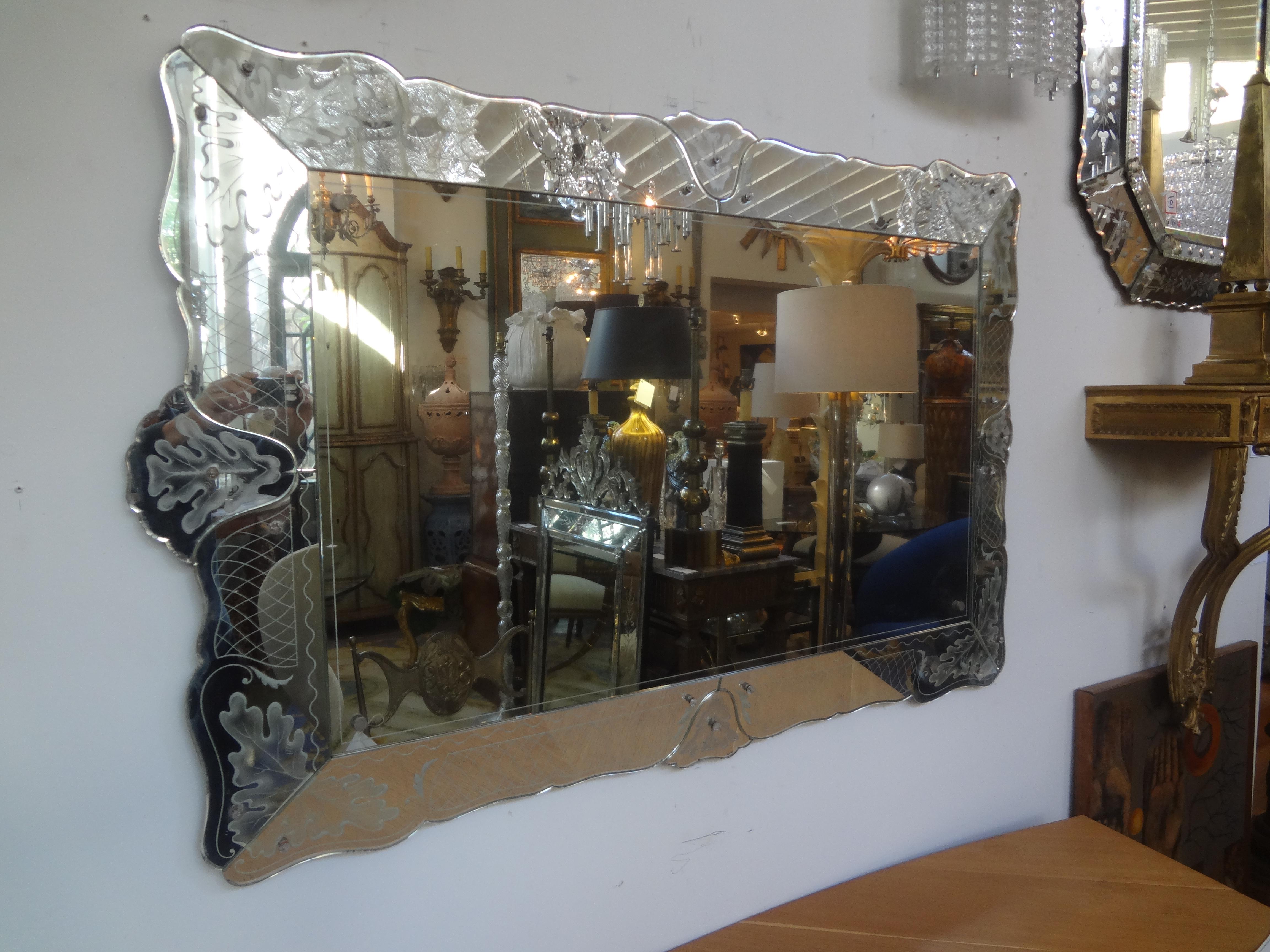 Etched Scalloped Venetian Mirror by Pietro Chiesa For Sale 2