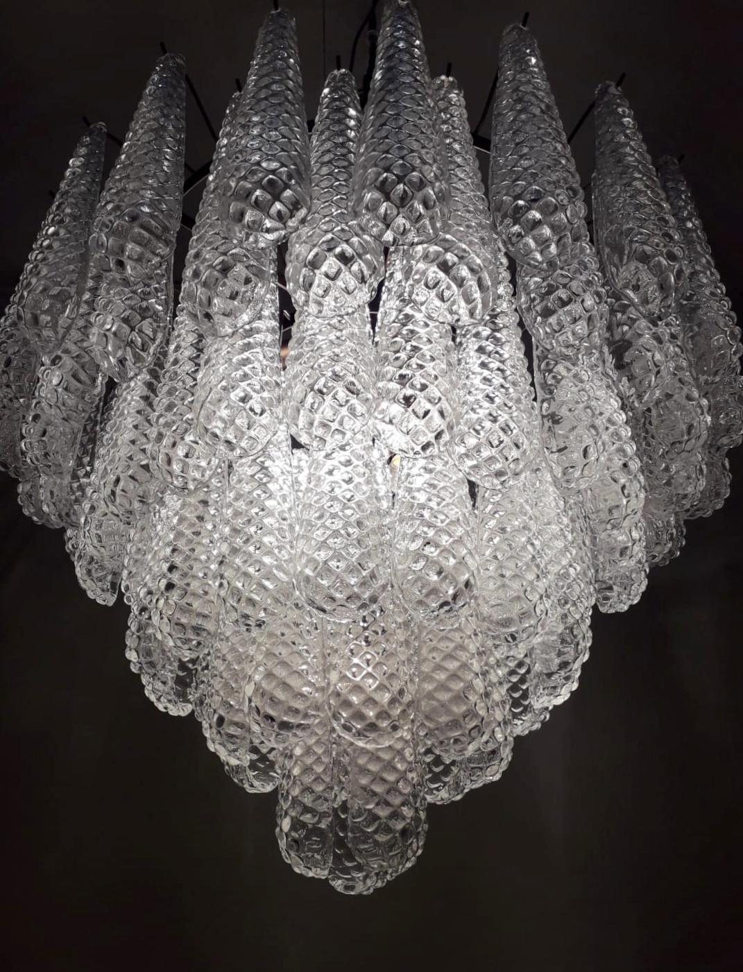 Vetro soffiato Lampadario Etched Tears di Fabio Ltd in vendita