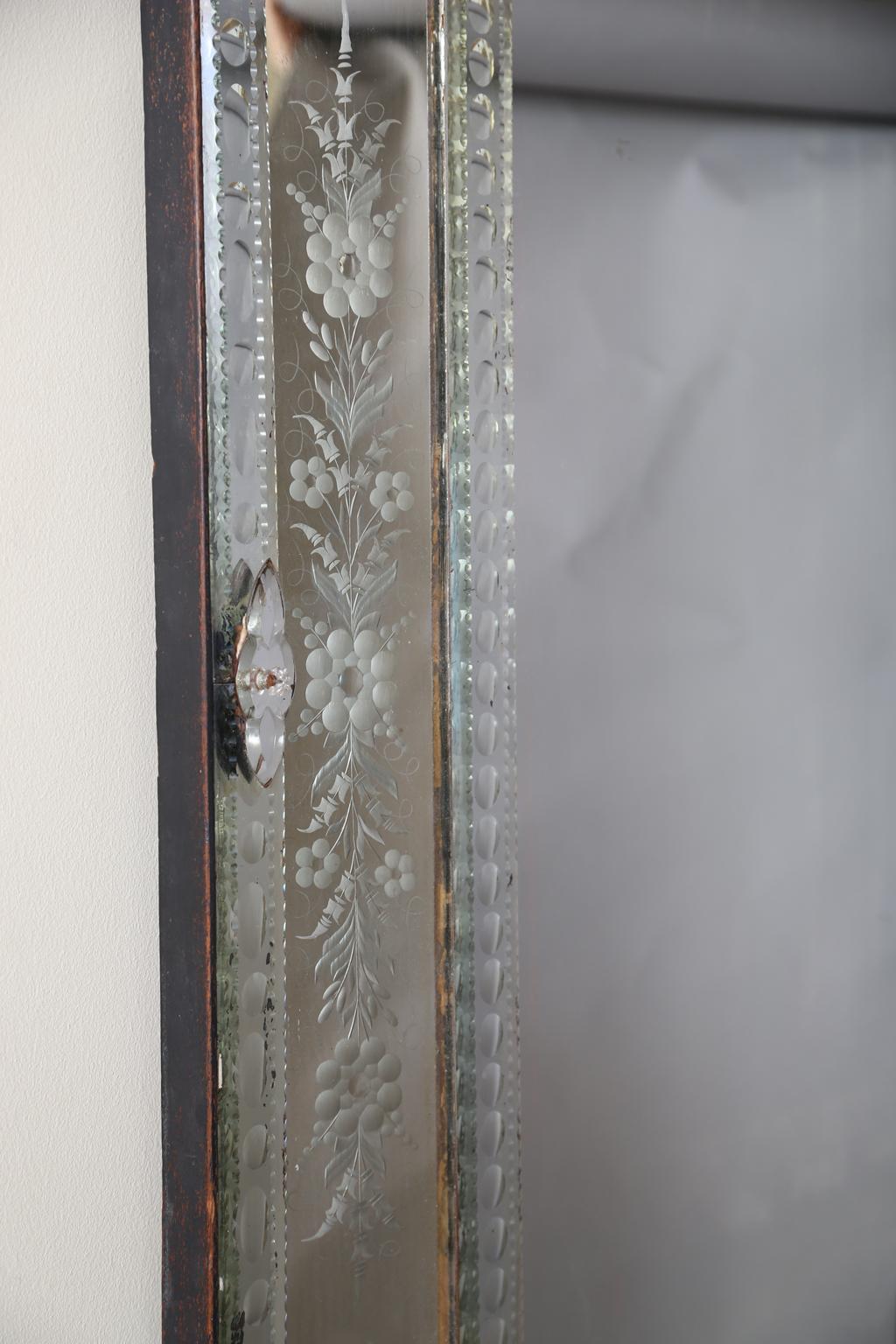 Etched Venetian Glass Wall Mirror In Excellent Condition In West Palm Beach, FL