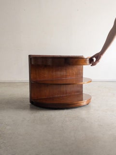 Tavolino a mezzaluna "Etel Carmona" in legno impiallacciato con cassetto, Brasile, anni '90