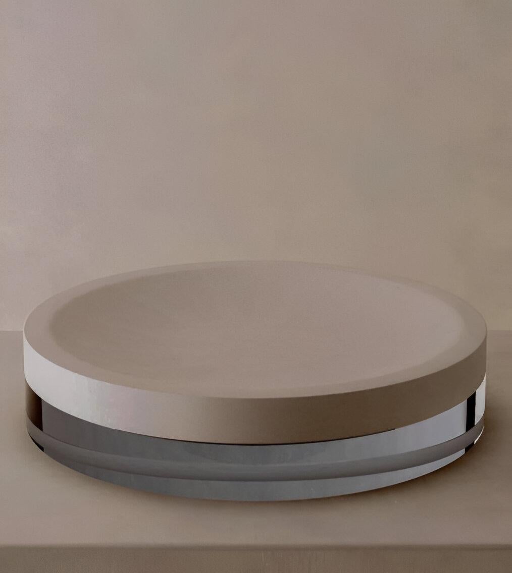 VANO 01 is a collectible object that embodies the quiet tension between raw material and refined form. Crafted entirely by hand, its base is shaped from Peruvian clay—turned using traditional methods passed down through generations. Resting atop is