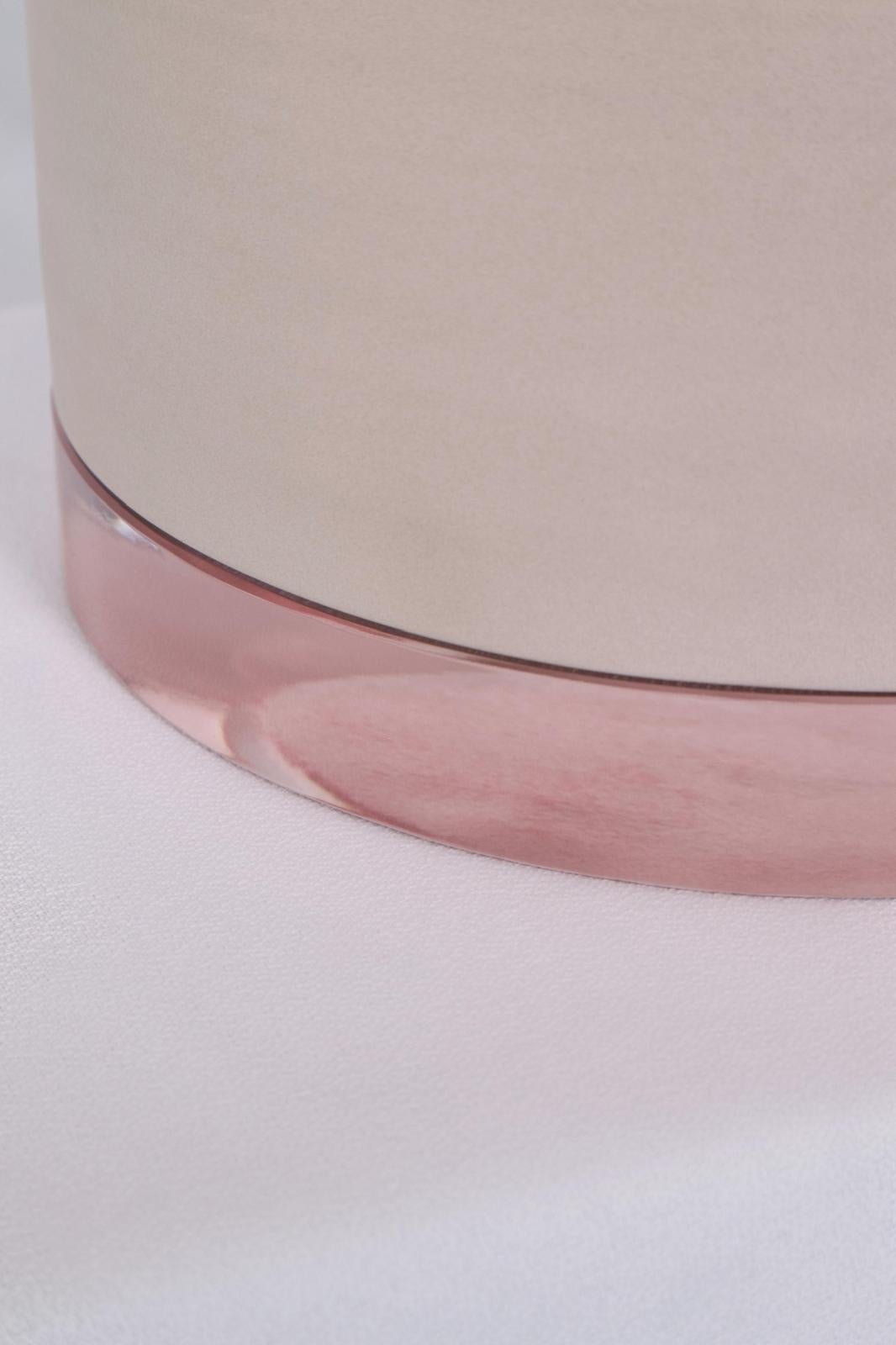 VANO 002 is a collectible object that embodies the quiet tension between raw material and refined form. Crafted entirely by hand, its base is shaped from Peruvian clay—turned using traditional methods passed down through generations. Resting atop is