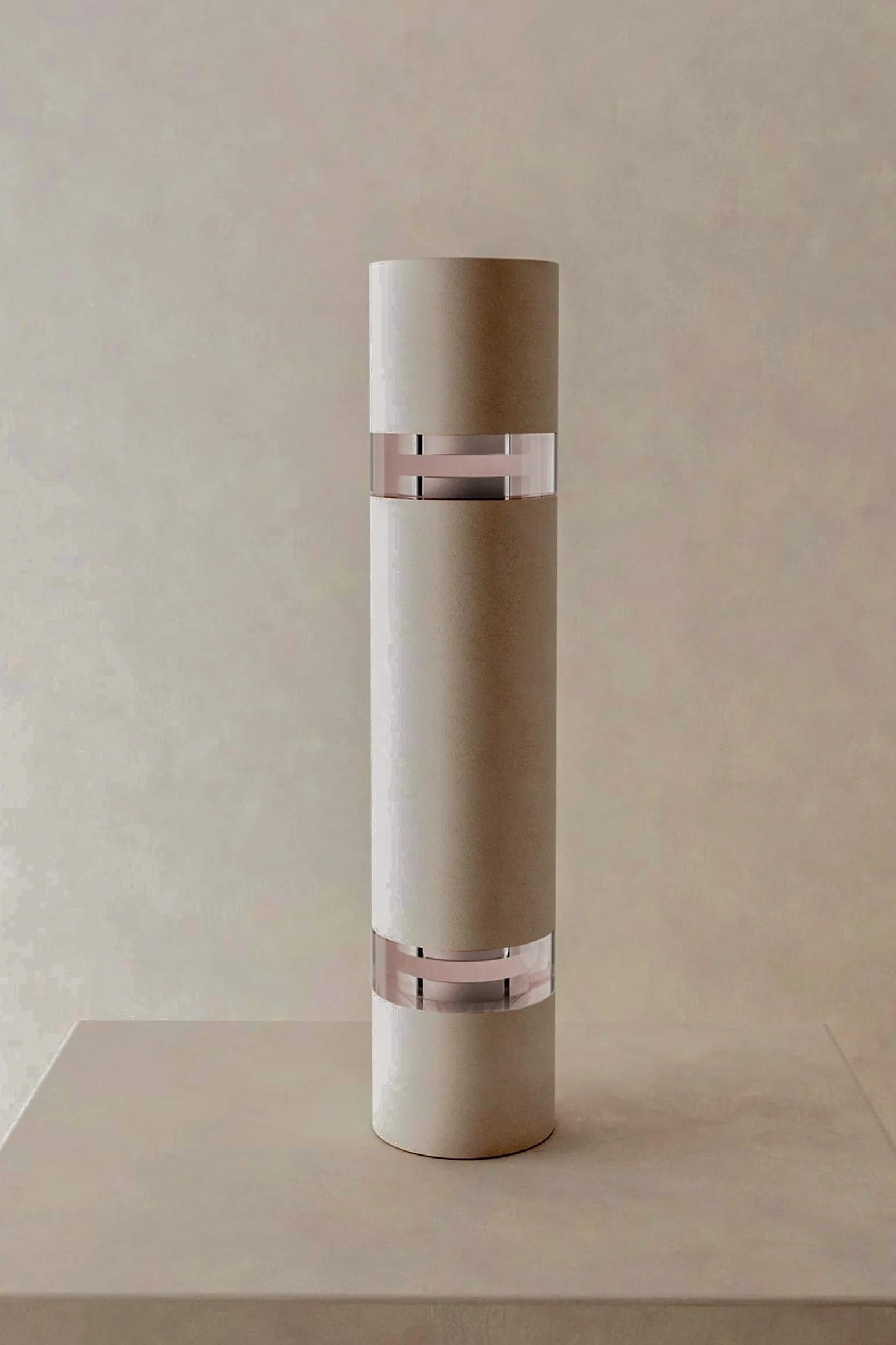 VANO 004 is a collectible object that embodies the quiet tension between raw material and refined form. Crafted entirely by hand, its base is shaped from Peruvian clay—turned using traditional methods passed down through generations. Resting atop is