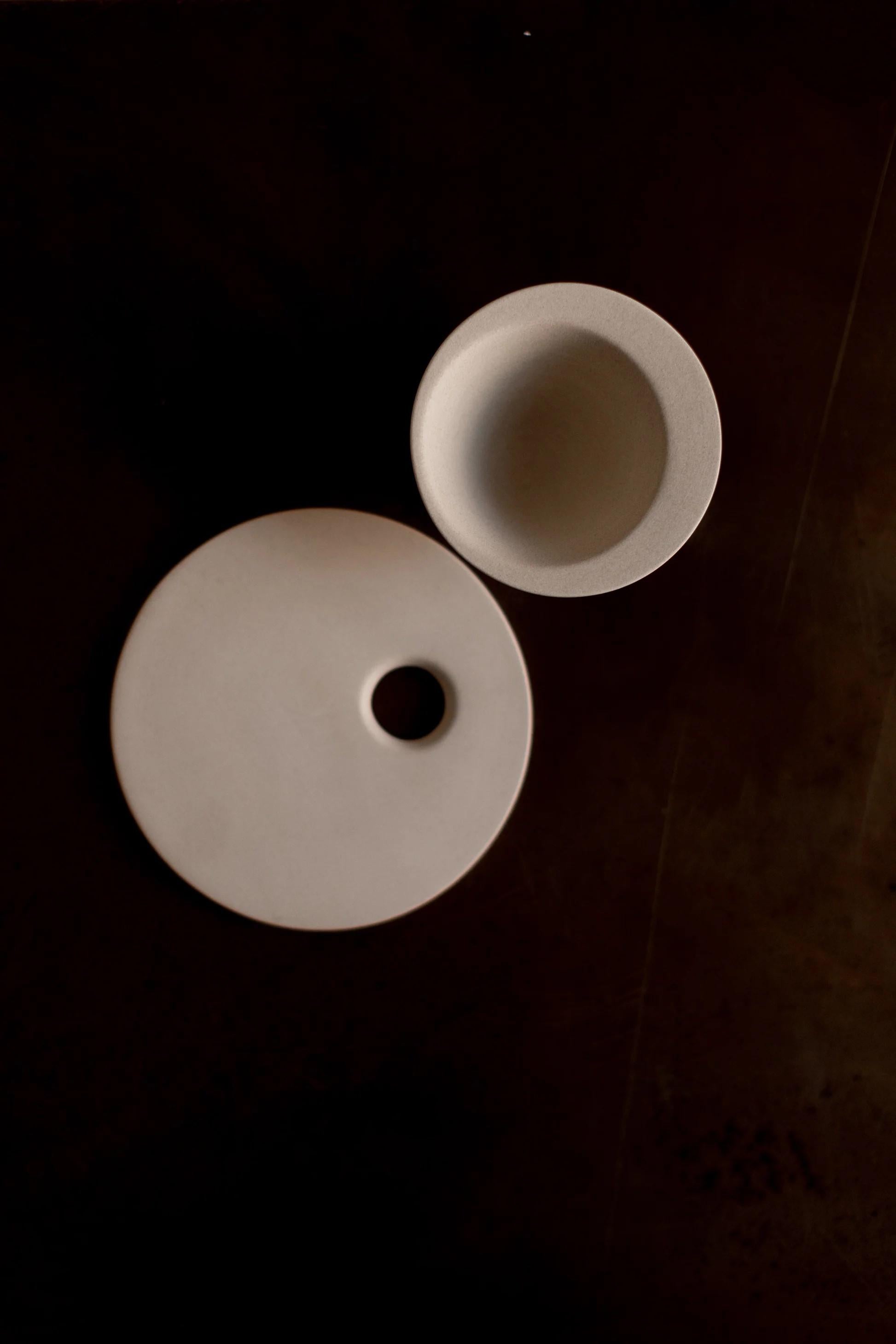 Brutalismo ETER DRINK-WARE - Piatto espresso - EUCLID COLLECTION . Argilla fatta a mano in vendita