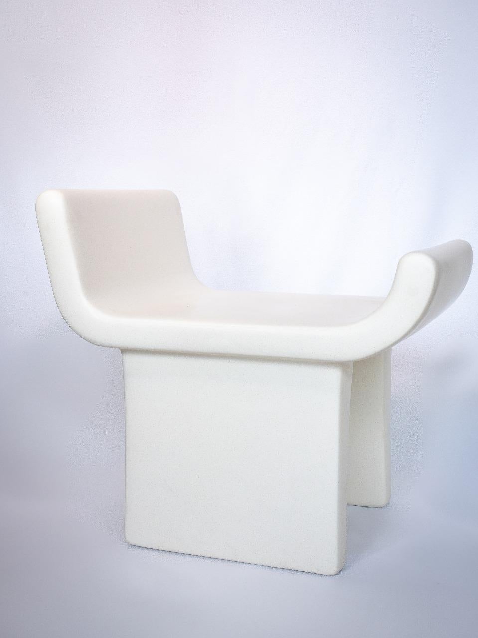 Péruvien ÉTER Furniture - FACIES 02 - Chaise Collection FACIES en vente