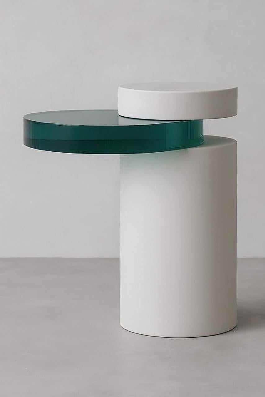 Meubles ÉTER - Collection FACIES
Fabriquée à la main en argile et en résine non toxique, la Collection FACIES redéfinit le mobilier utilitaire comme un geste sculptural. Chaque pièce est soigneusement façonnée à la main, révélant l'honnêteté brute