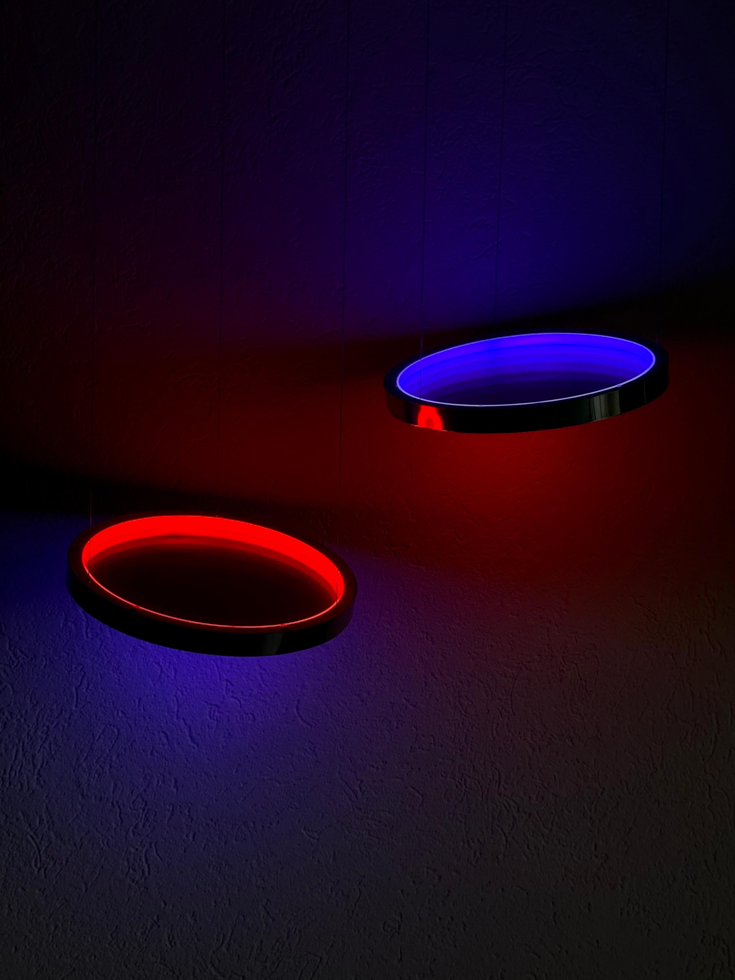 Éter Mini Escultura Luminosa de Paul Sende, Discos Acrílicos Iluminados por LEDs Argentino en venta