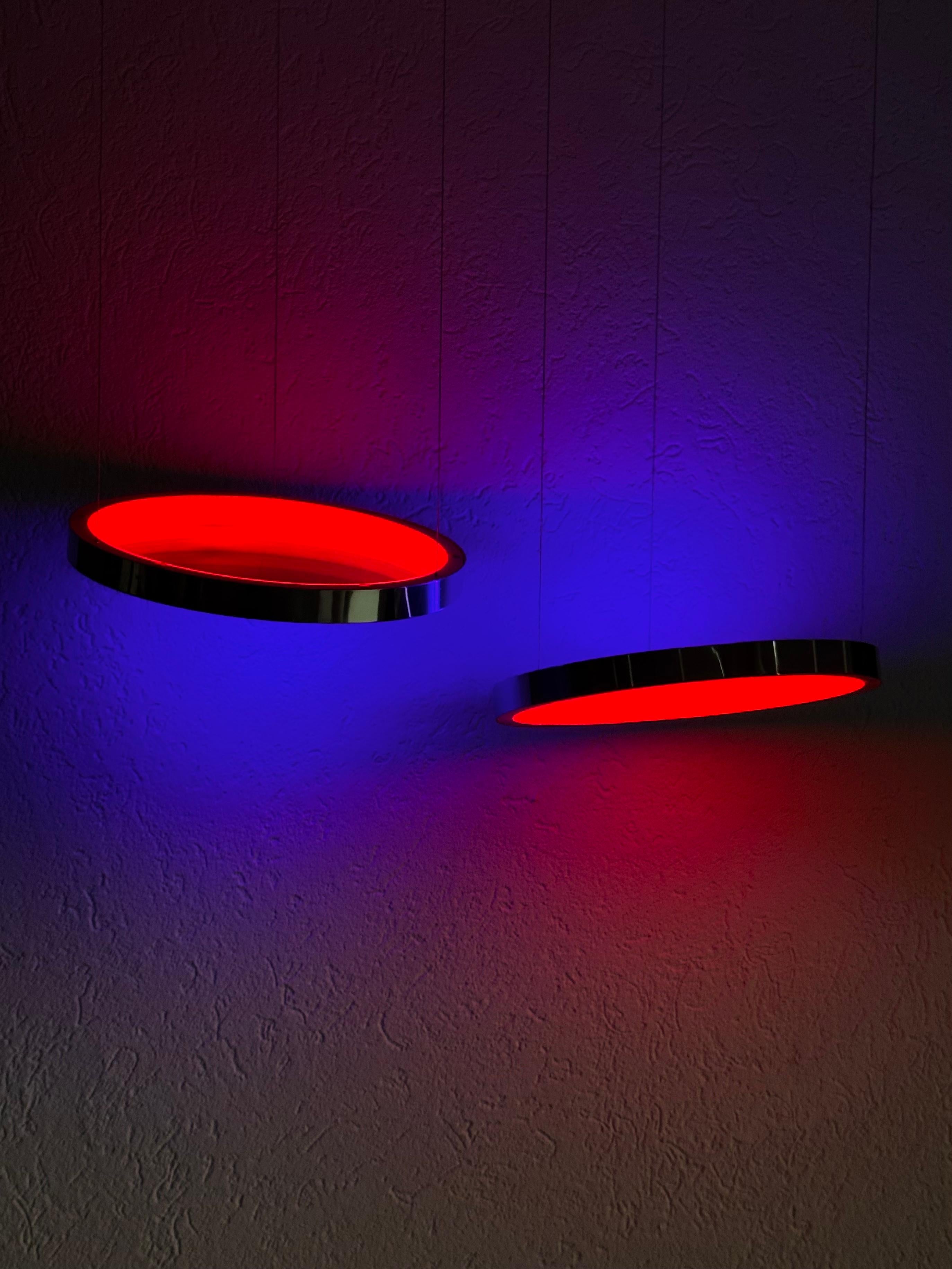 Éter Mini Escultura Luminosa de Paul Sende, Discos Acrílicos Iluminados por LEDs Aluminio en venta