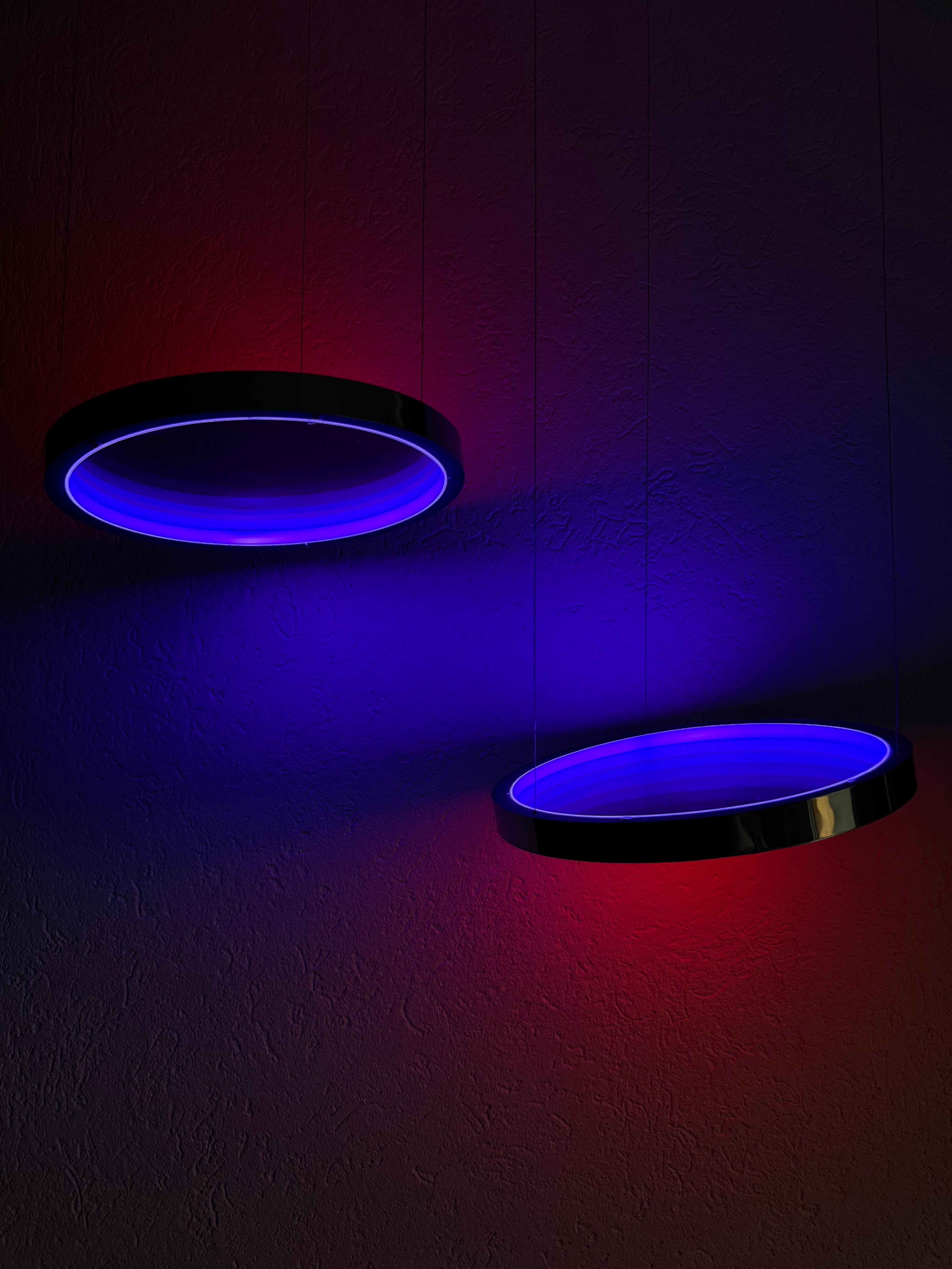Éter Mini Escultura Luminosa de Paul Sende, Discos Acrílicos Iluminados por LEDs en venta 1