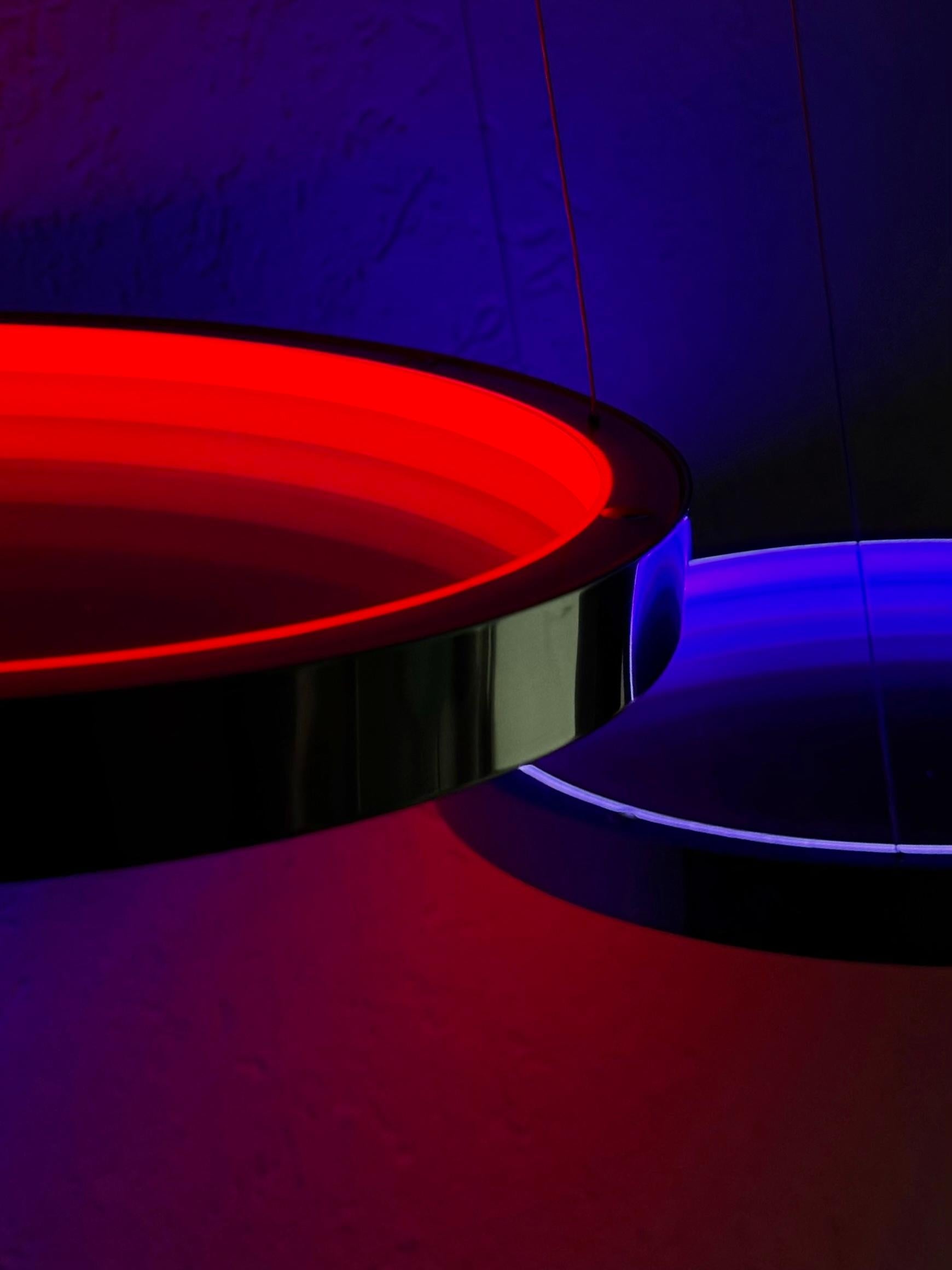 Éter Mini Escultura Luminosa de Paul Sende, Discos Acrílicos Iluminados por LEDs en venta 3