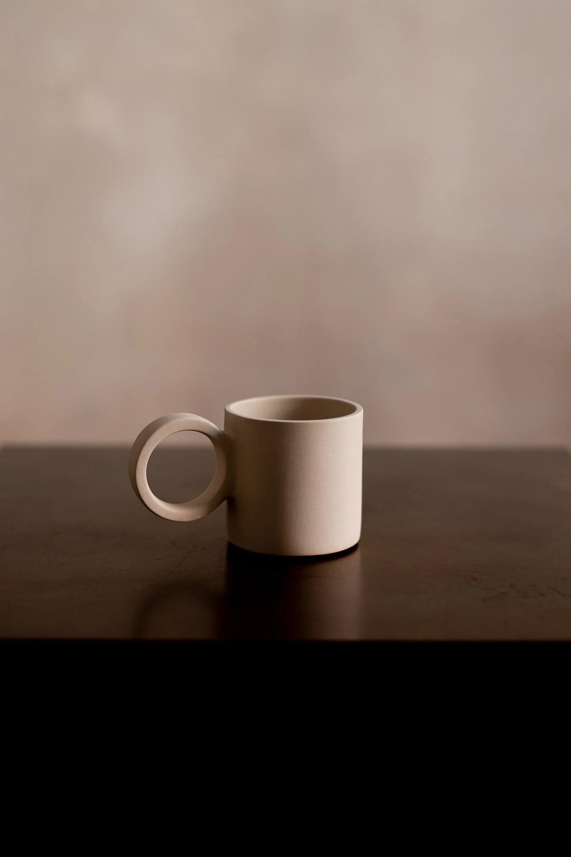EUCLID SERVE-WARE  OLLECTION   is a collectible piece from our serveware series, embodying the same devotion to craftsmanship, material honesty, and intentional design that defines the ÉTER ethos. Formed entirely by hand from the purest Peruvian