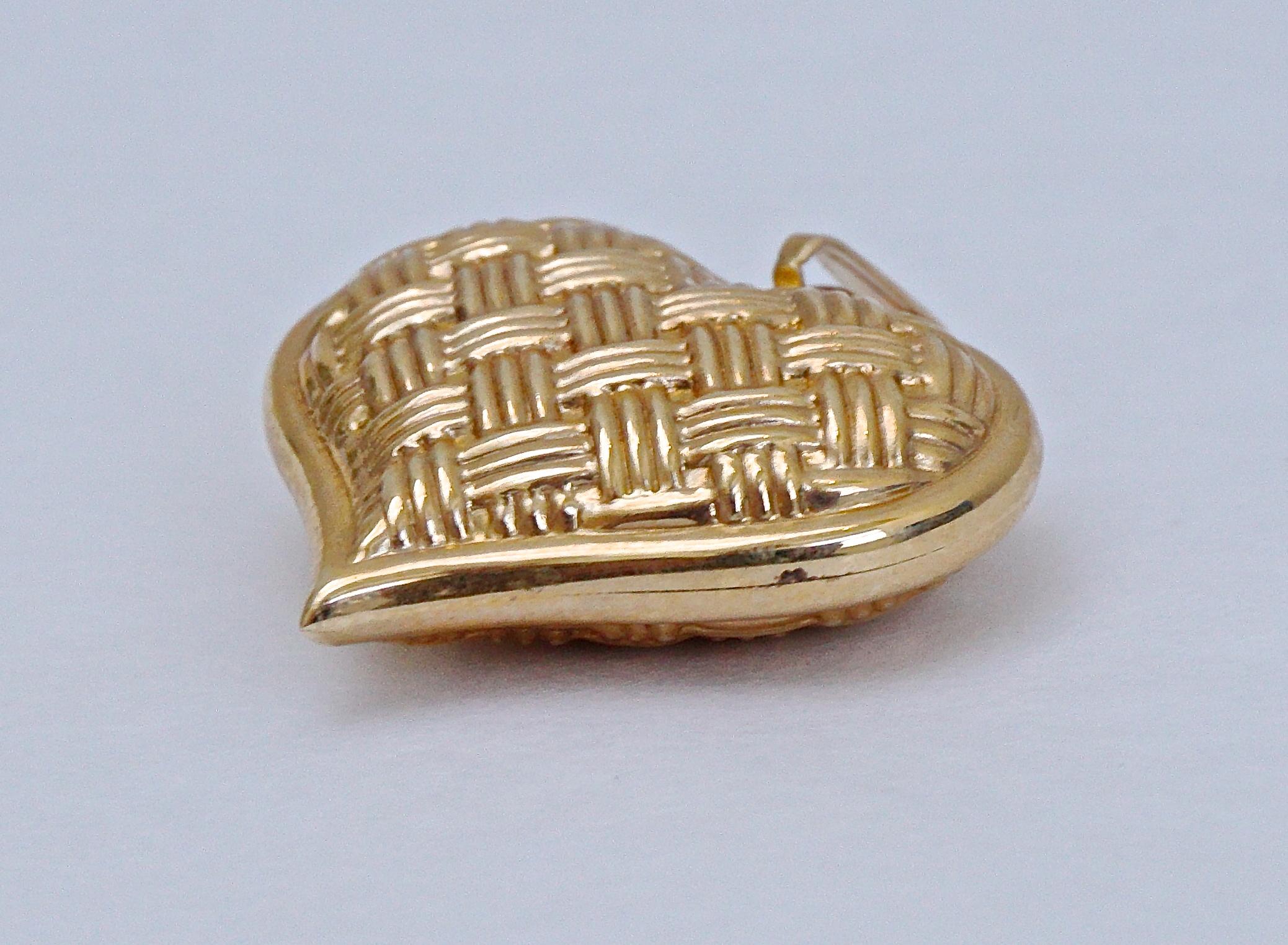 EternaGold 14K Gold Basket Weave Heart Pendant In Good Condition In London, GB