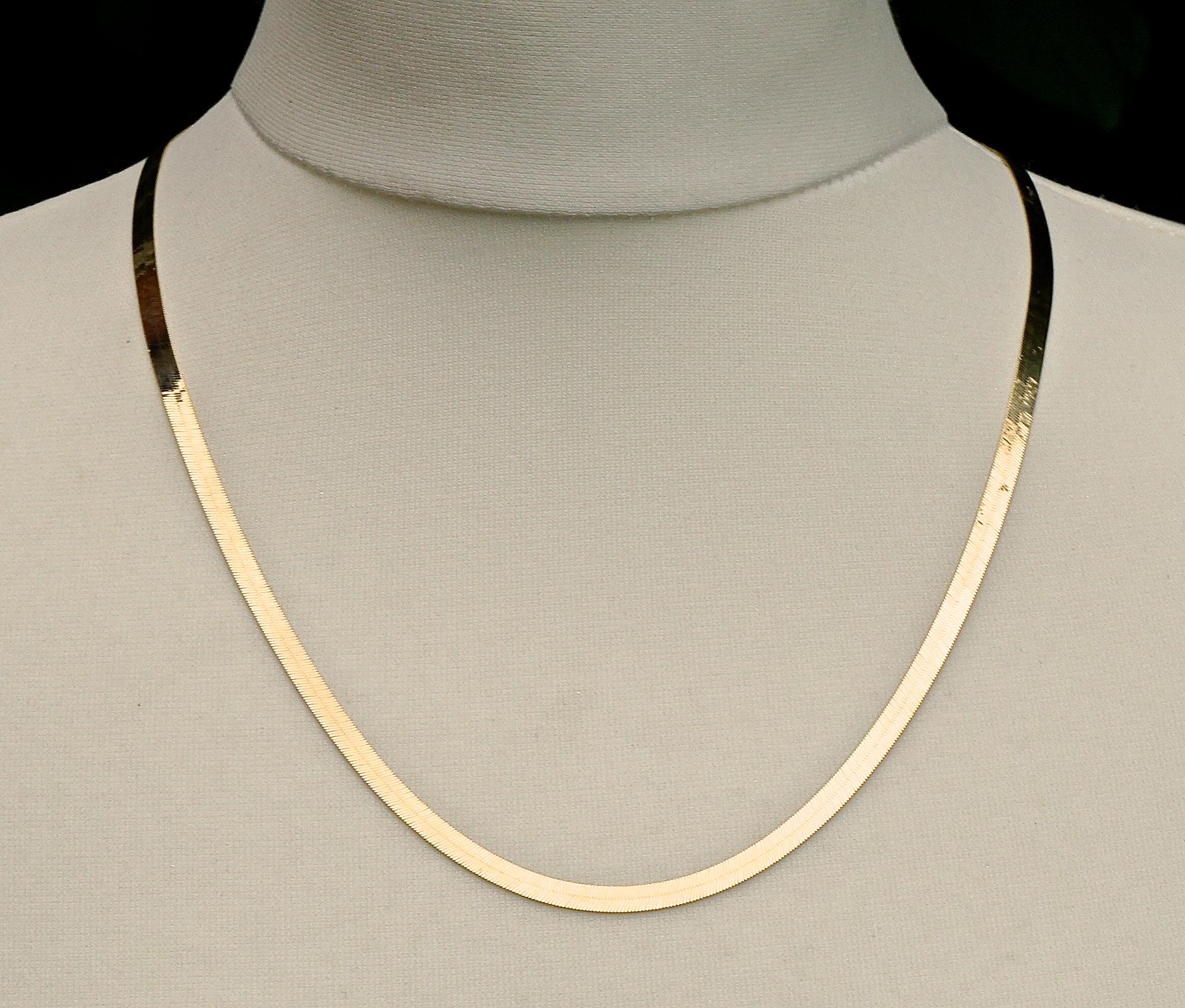 EternaGold Italy 14K gold chain necklace, featuring a beautiful polished fine herringbone link design. The back is textured. Measuring length 56.5cm / 22.24 inches by width 4mm / .16 inch.

This gold vintage Italian necklace looks wonderful