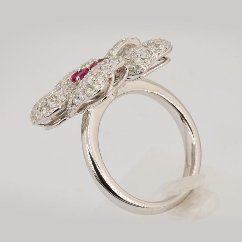 Romantic Eternal Flower Ring, Olympus Art Sertified, 2.43 Carat Diamond, a Gift Forever For Sale