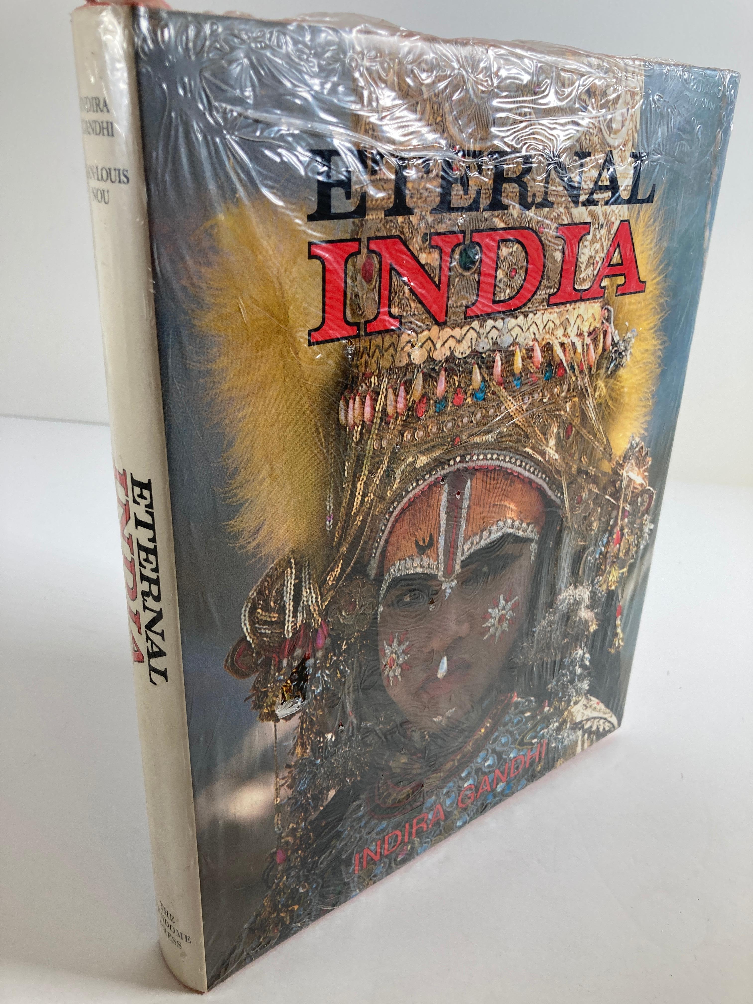 Livre à couverture rigide Jean Louis Nou « Eternal India » d'Inde par Indira Gandhi Bon état - En vente à North Hollywood, CA