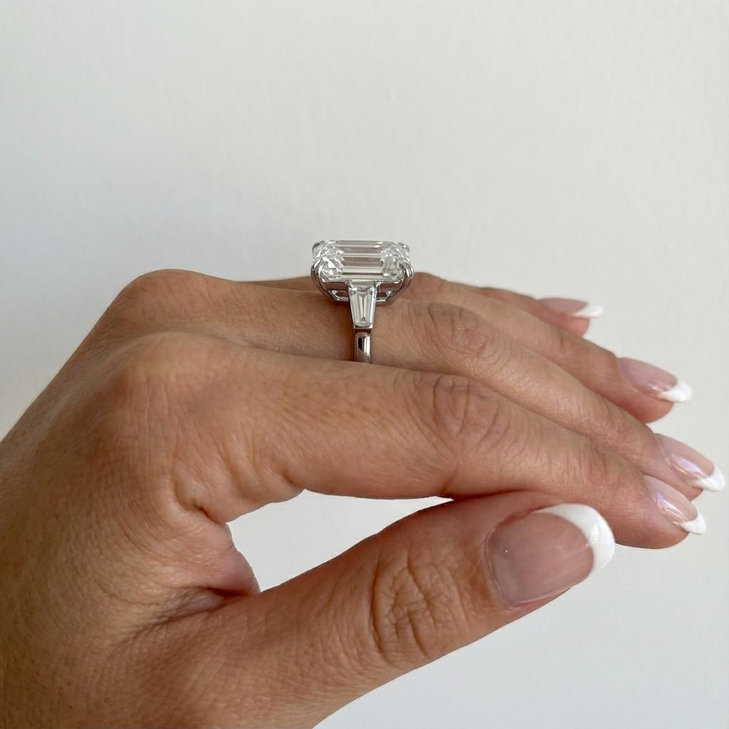 GIA Certified 8.03 Carat Emerald Cut VVS2 Diamond Three Stone Ring in Platinum For Sale 1