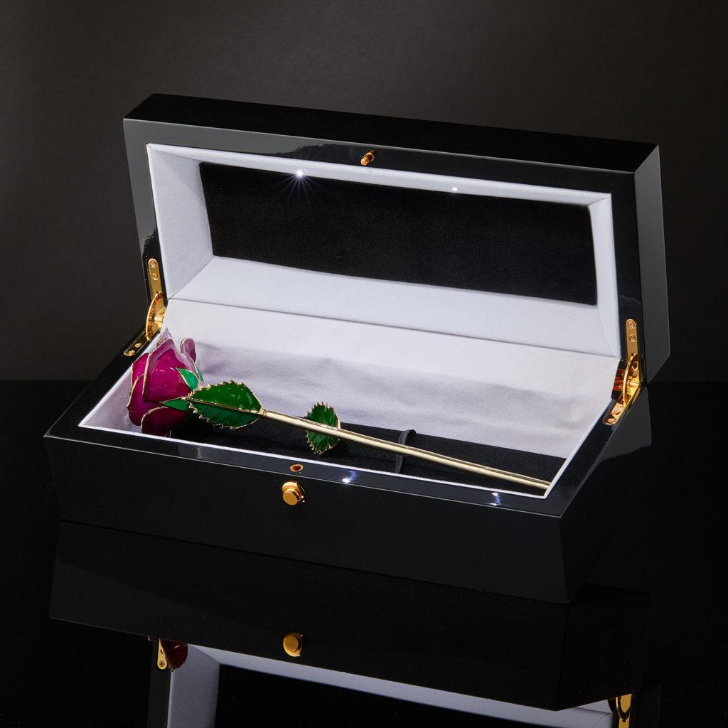 Eternal Rose Fuchsia Bloom, Lila, Real Rose in 24k Gold mit LED Display im Angebot 3