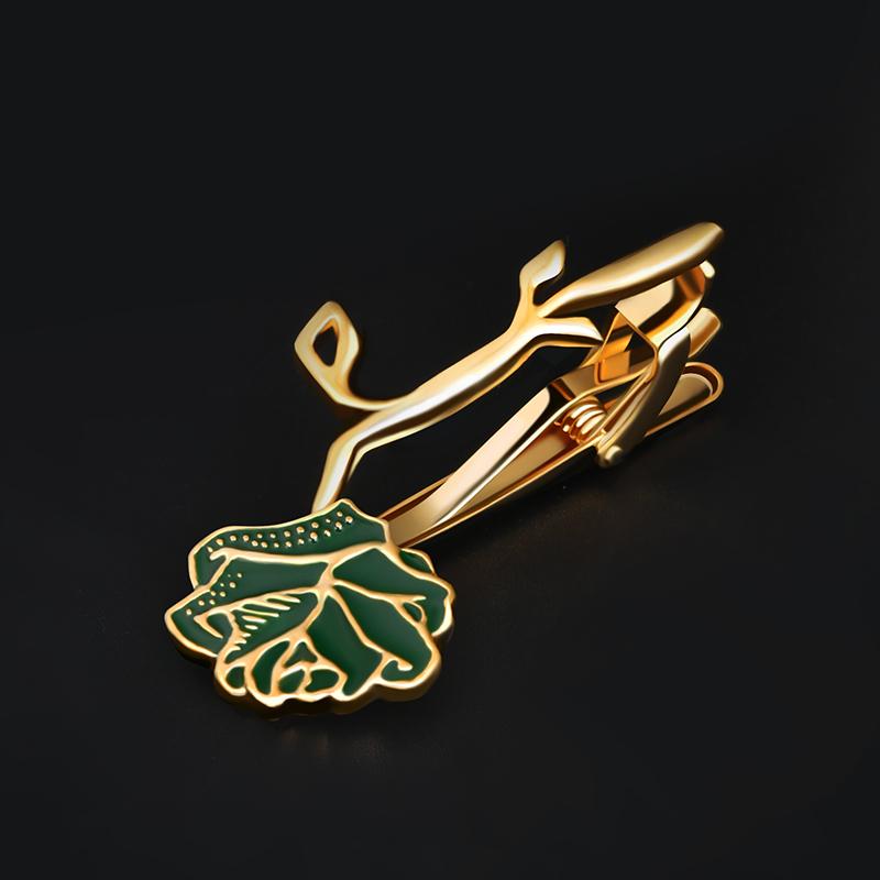 Celebrate new beginnings with our Summer Breeze Eternal Tie Clip. Our hand-crafted floral treasure in a rich green hue is symbolic of growth, rejuvenation, and balance. This one-of-a-kind keepsake is the perfect gift to start a budding relationship