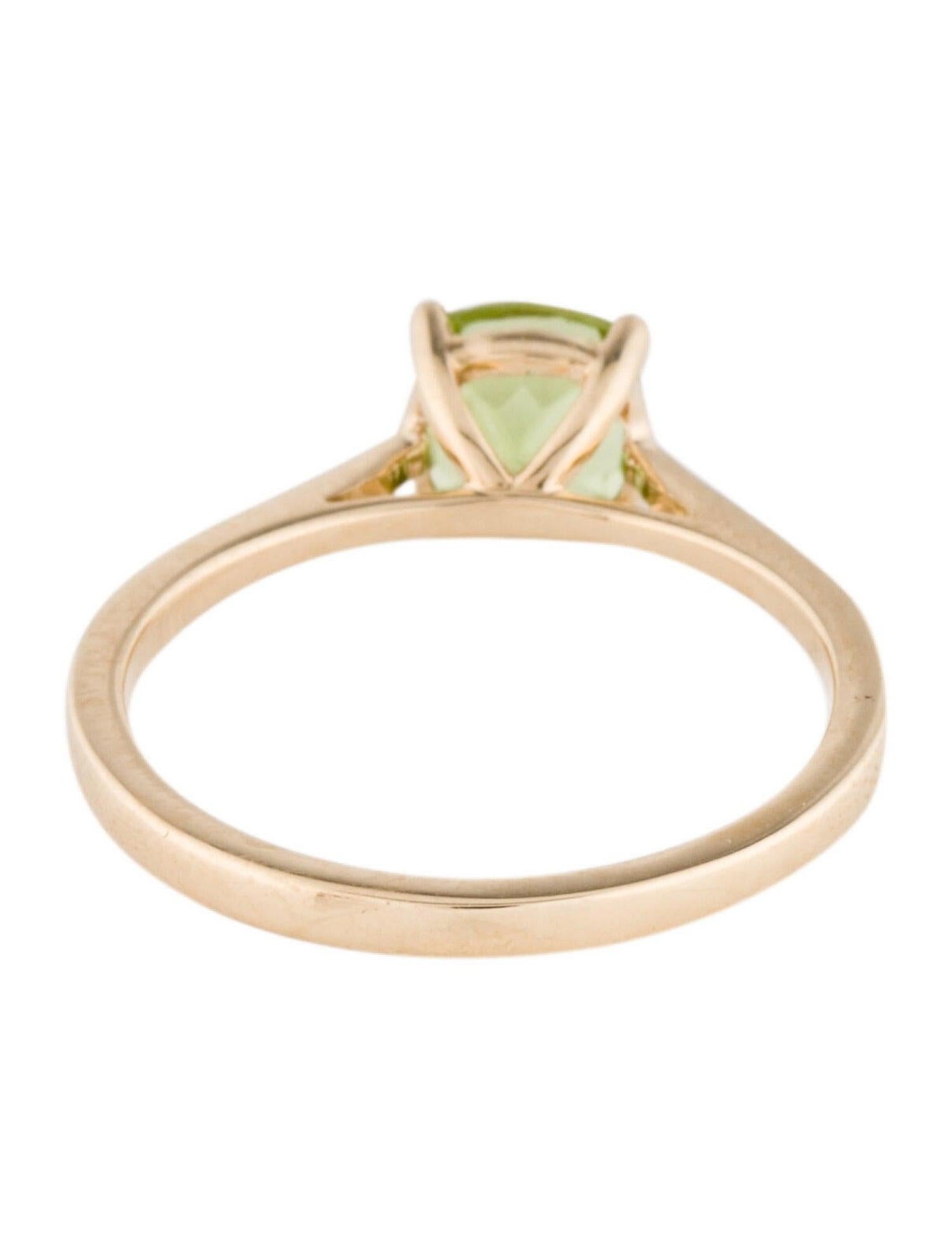 Brilliant Cut Exquisite 14K Peridot Solitaire Cocktail Ring - Size 6.75 - Elegant & Timeless For Sale