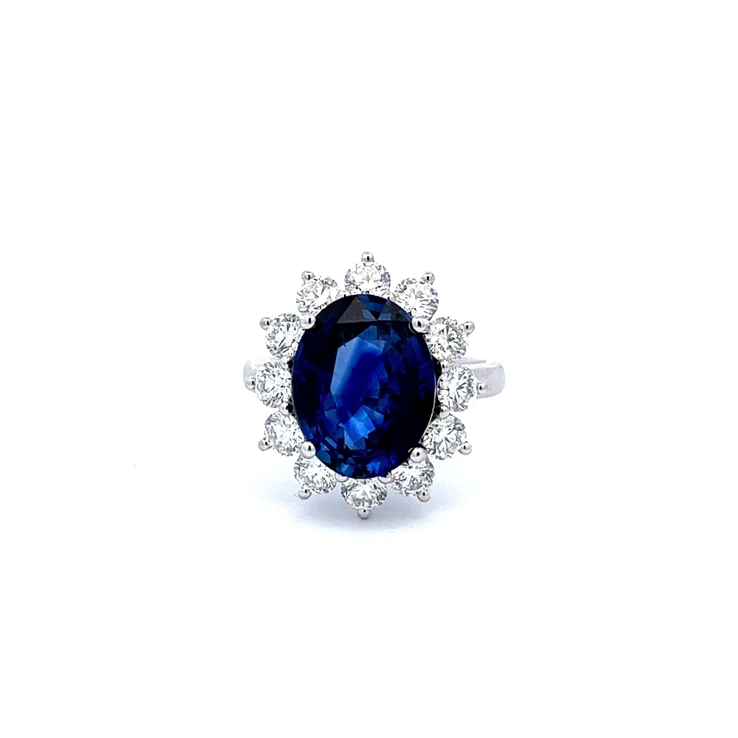Donna Scintillio eterno: zaffiro e diamante in vendita