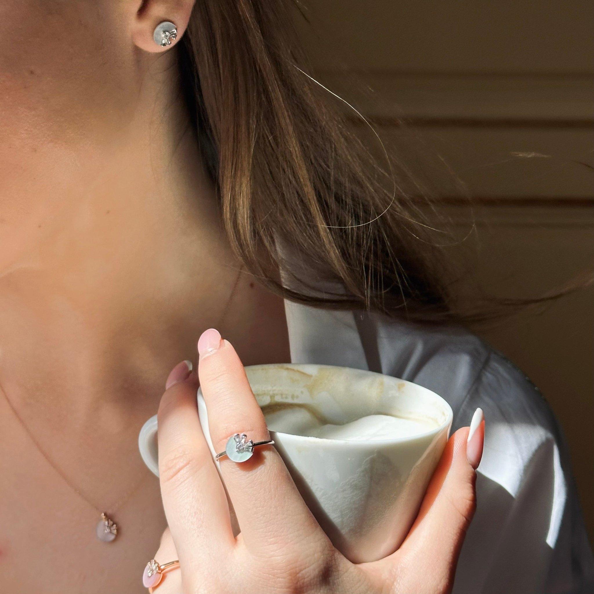 Orecchini Eternelle con diamante e madreperla in oro rosa per lei in vendita 2