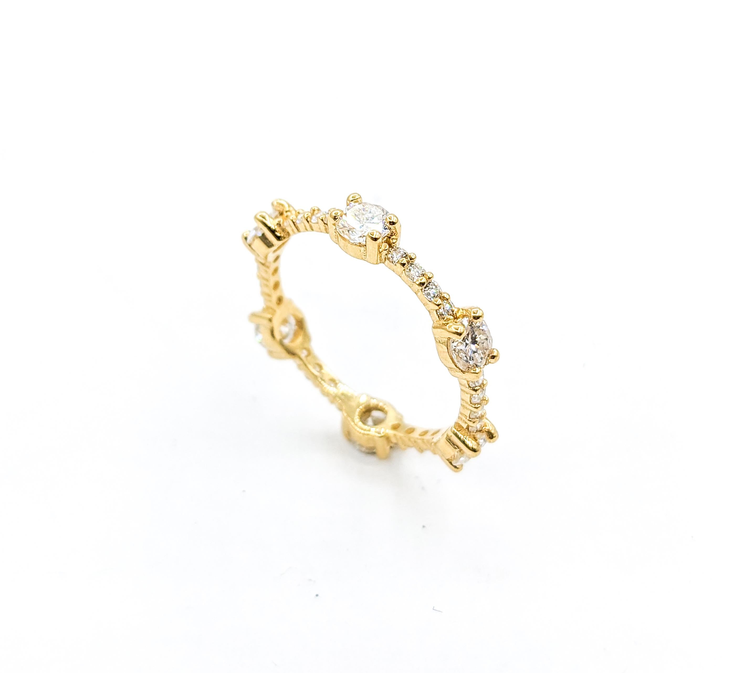 Taille ronde Bague d'éternité en or jaune avec diamants 1 carat en vente