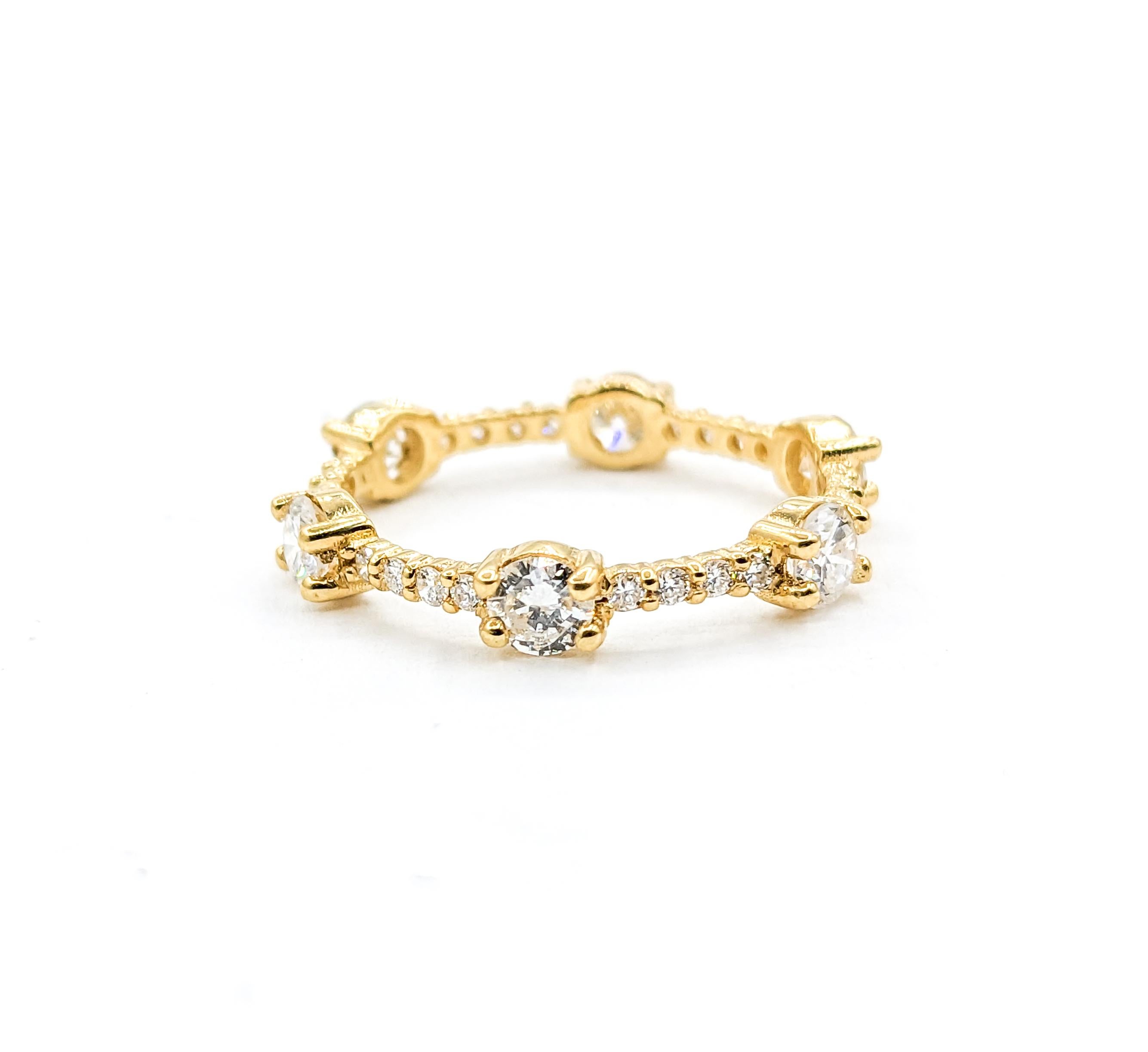 Bague d'éternité en or jaune avec diamants 1 carat Pour femmes en vente