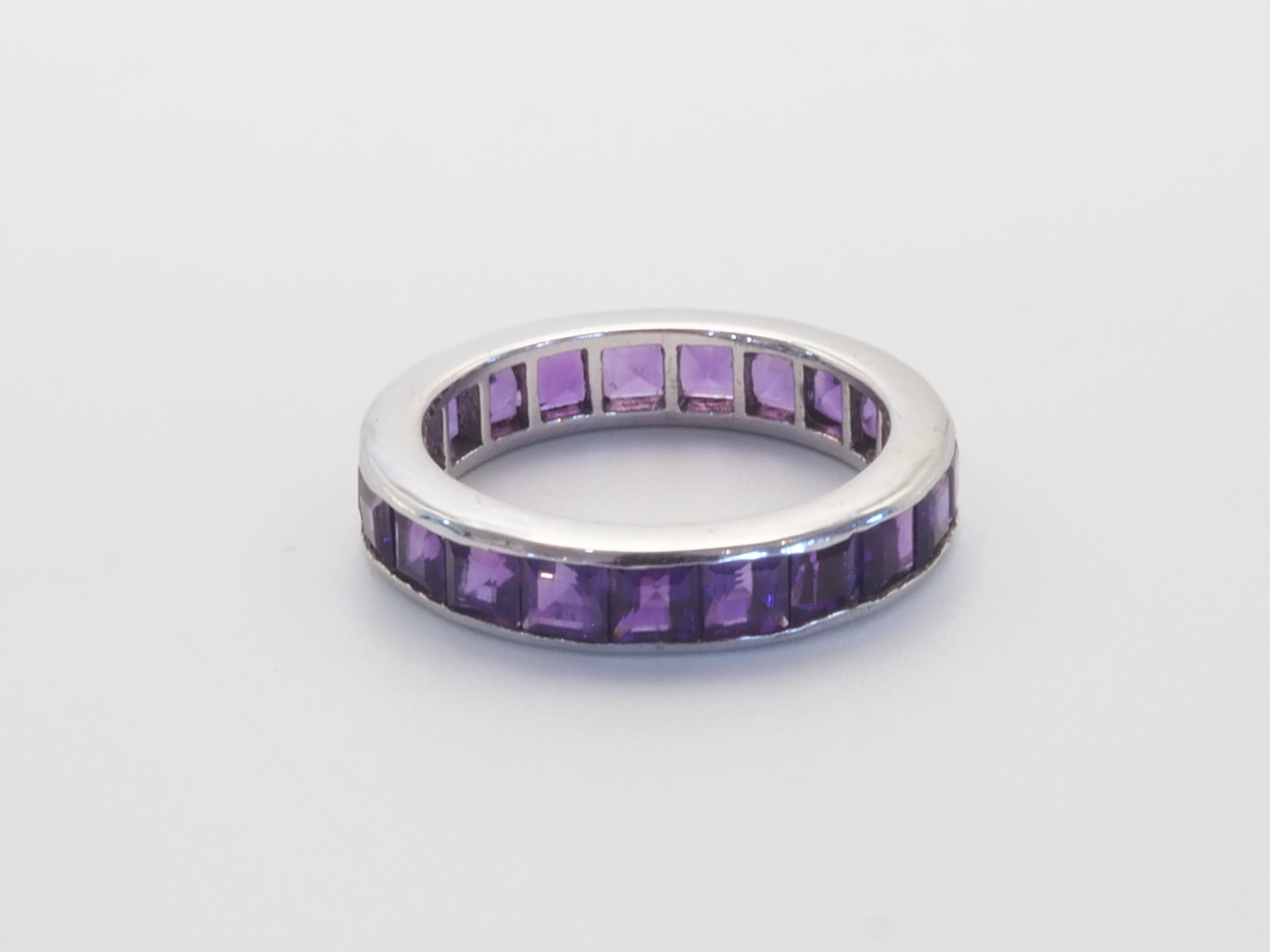 Eternity 2,60 Karat quadratischer Amethyst-Ring aus Sterlingsilber im Zustand „Hervorragend“ in เกาะสมุย, TH
