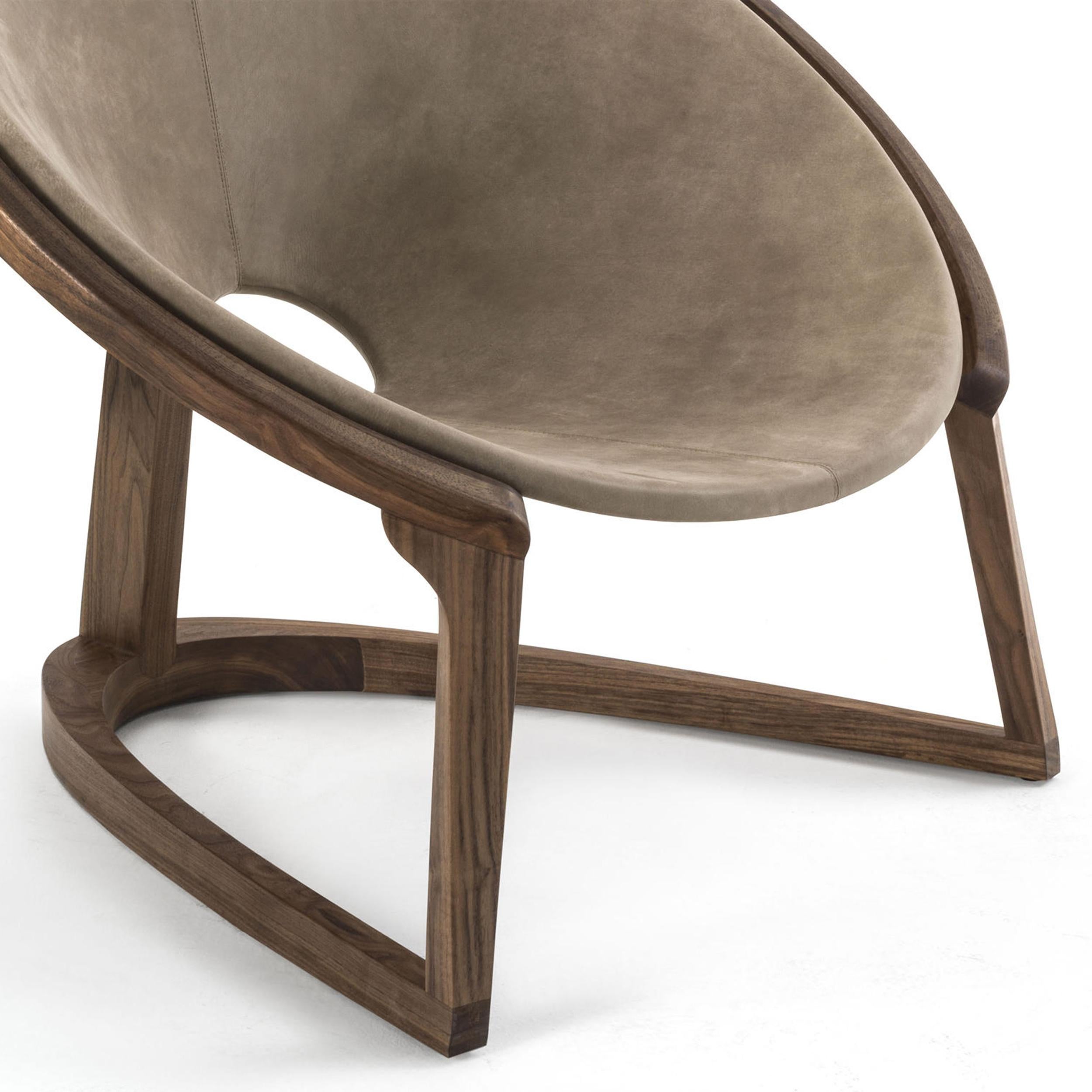 Eternity Armchair with Walnut and Genuine Leather In New Condition For Sale In Paris, FR