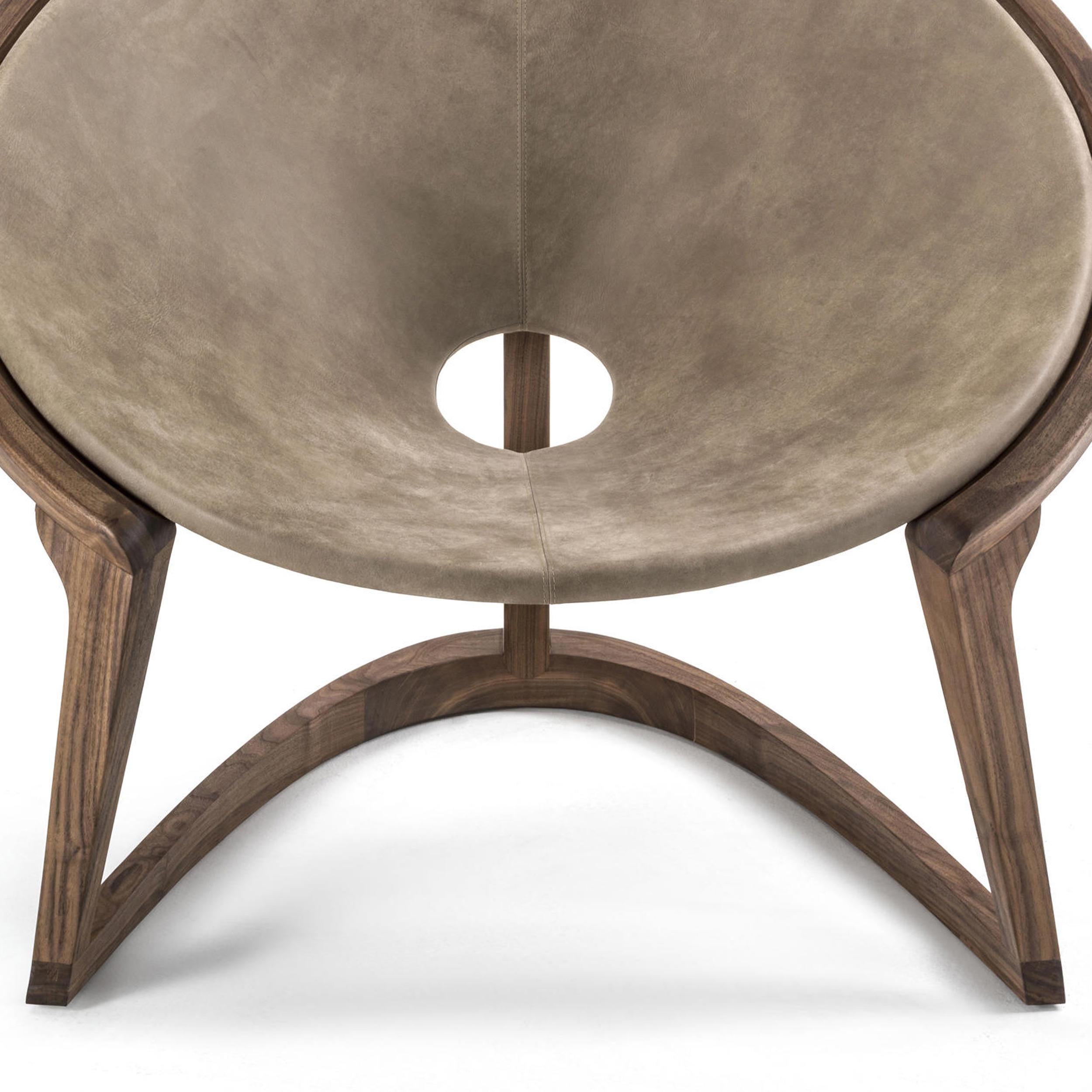 Eternity Armchair with Walnut and Genuine Leather For Sale 2