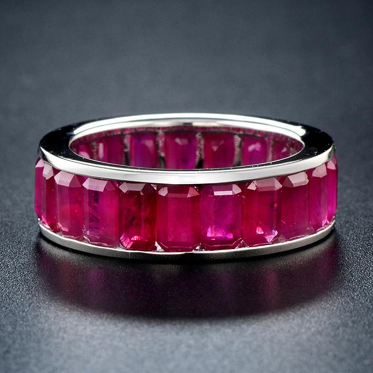 This classic Art Deco eternity ring was made in 18K White Gold.
The ring is composed of 22 gently baguette Ruby (size about 3 mm.x 5 mm.), total weight 8.20 carats.
The color matching is perfect. currently size 6 1/2.
Total weight 5.14 g.

* If you
