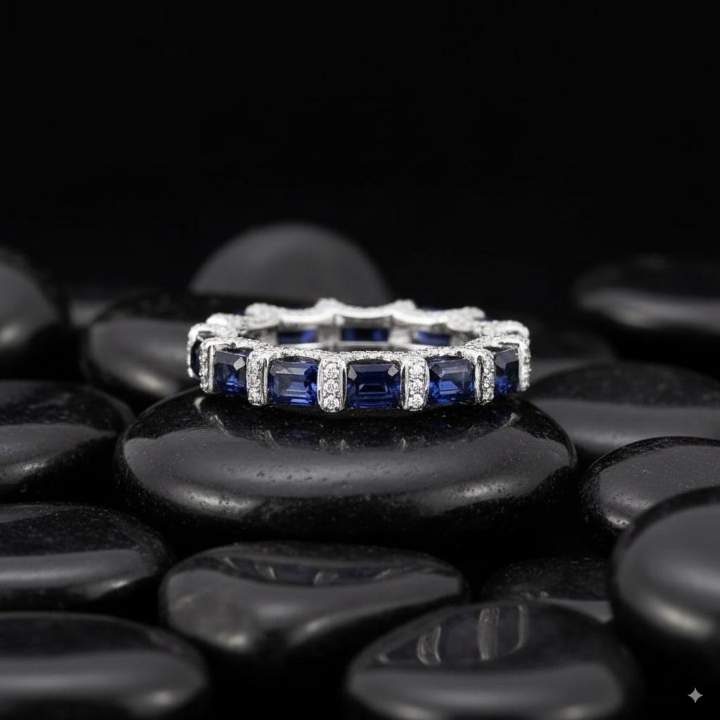 En vente :  Bague d'éternité en or blanc 14K (ou 18k sur demande) Bague à saphir bleu et diamant 3