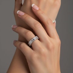 Eternity Band 18K Weißgold Smaragdschliff Diamantring