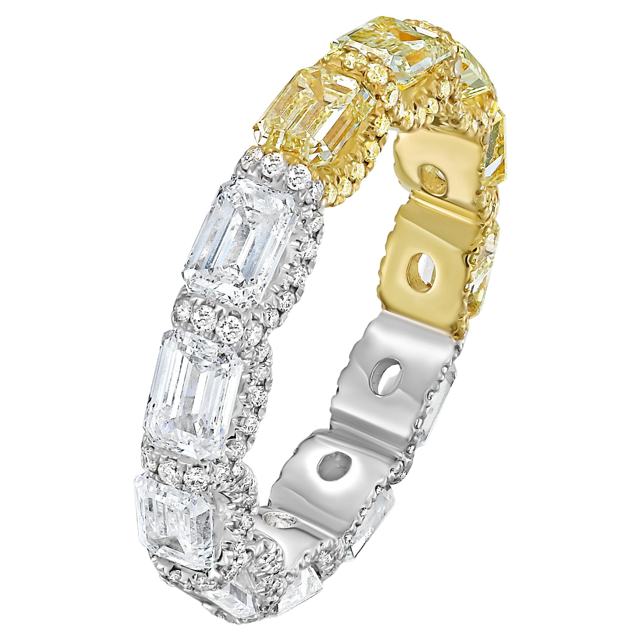 Eternity Band Fancy Gelb & Weiß Diamant Smaragdschliff mit Nahtstelle in 18K Gold