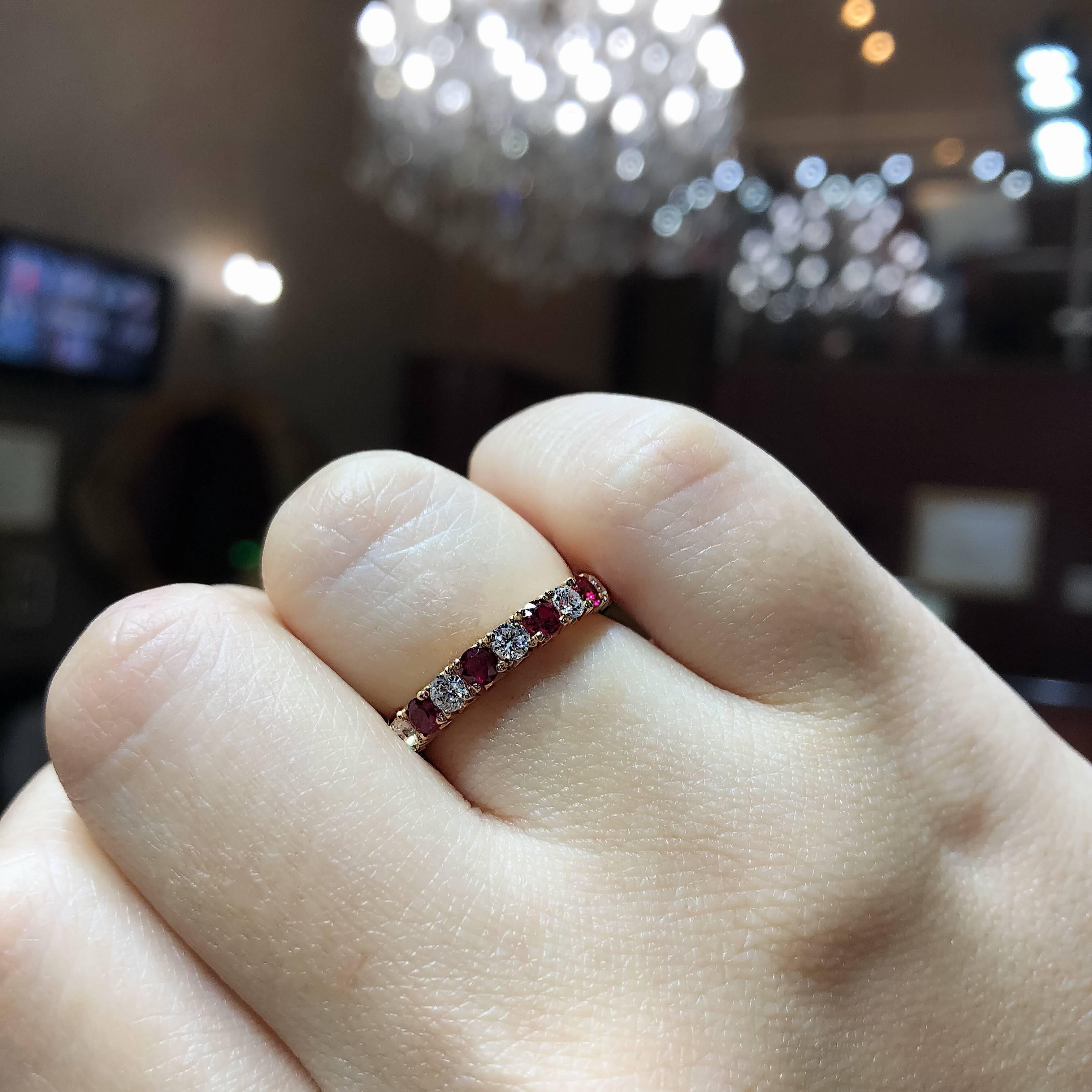 Eternity Band Half Set with Diamonds and Ruby gemstones In New Condition In Antwerpen, BE
