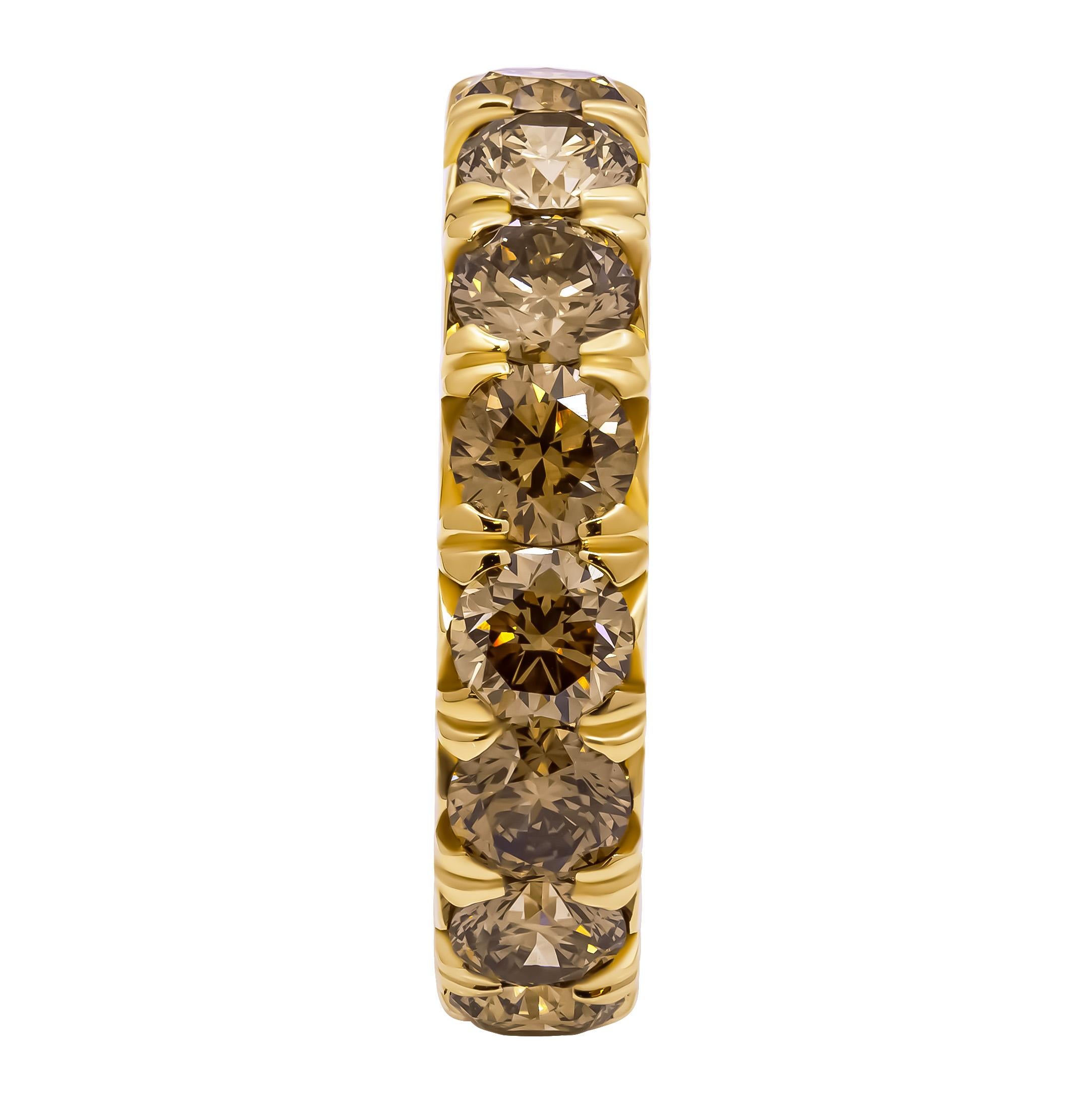 Modern Eternity Band in 18K Yellow Gold with Champagne Diamonds For Sale