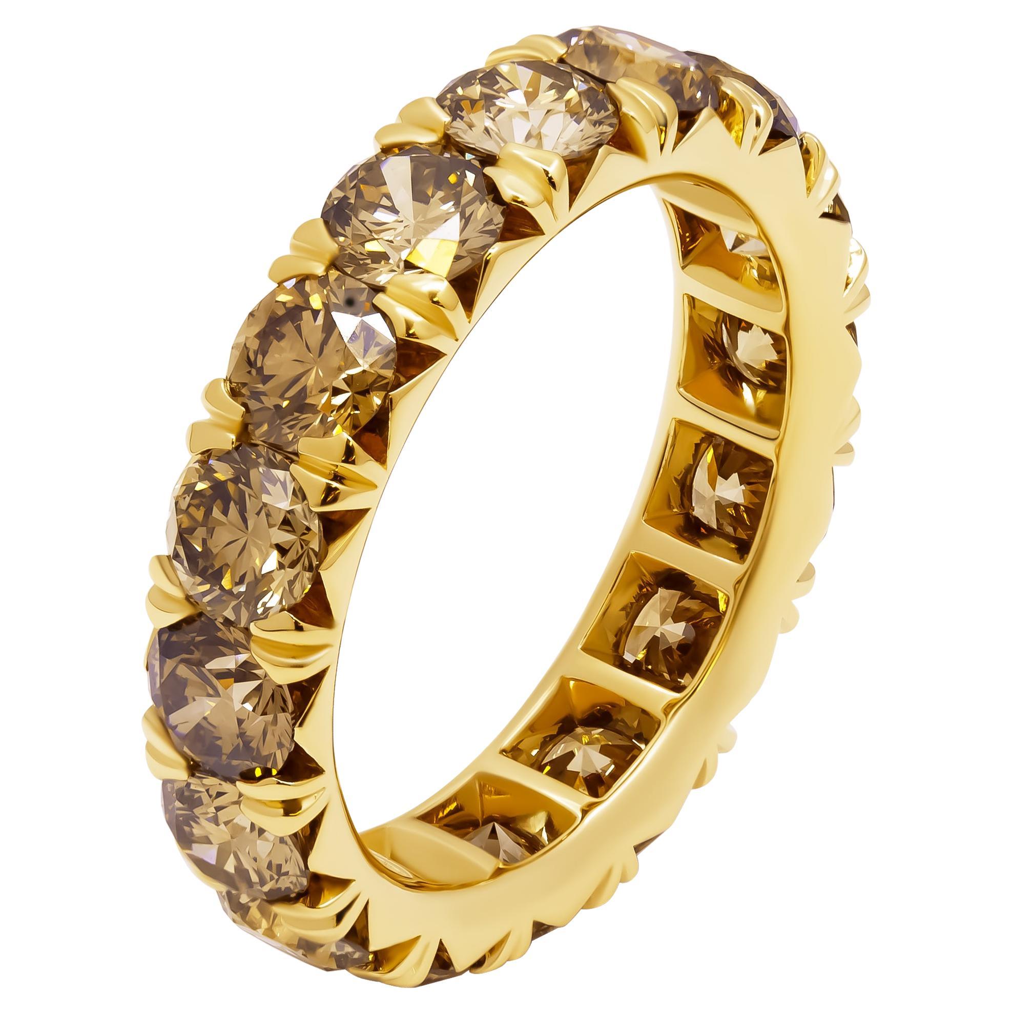 Anillo de eternidad de oro amarillo de 18 quilates con diamantes champán