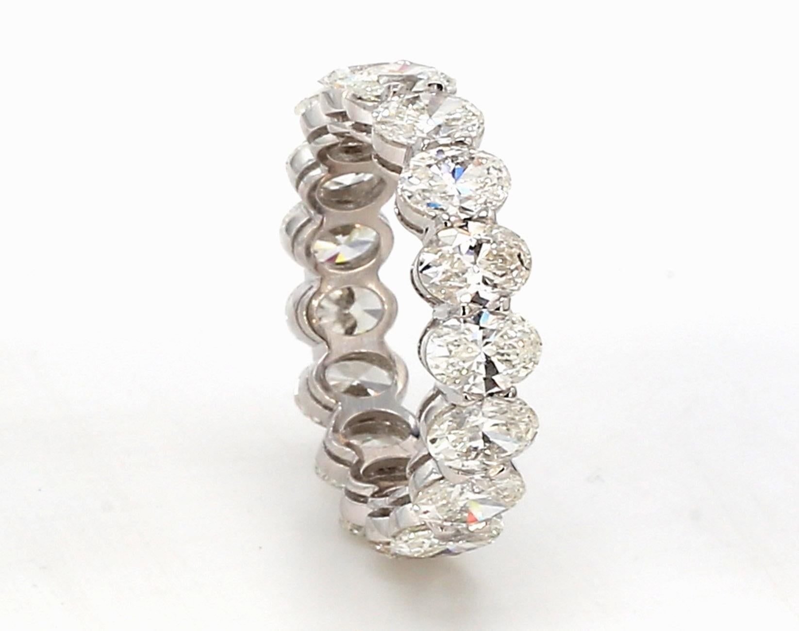 Oval Cut Eternity Band in Platinum with GIA certified G-H/VVS2-SI1 Oval Diamonds. D5.17ct For Sale