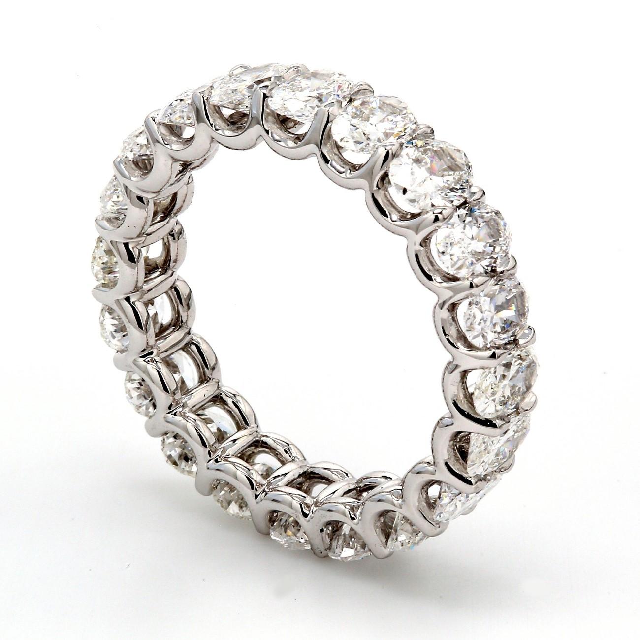 Eternity Band in Platinum with Oval Cut Diamonds. D3.93ct.t.w. In New Condition For Sale In Los Angeles, CA