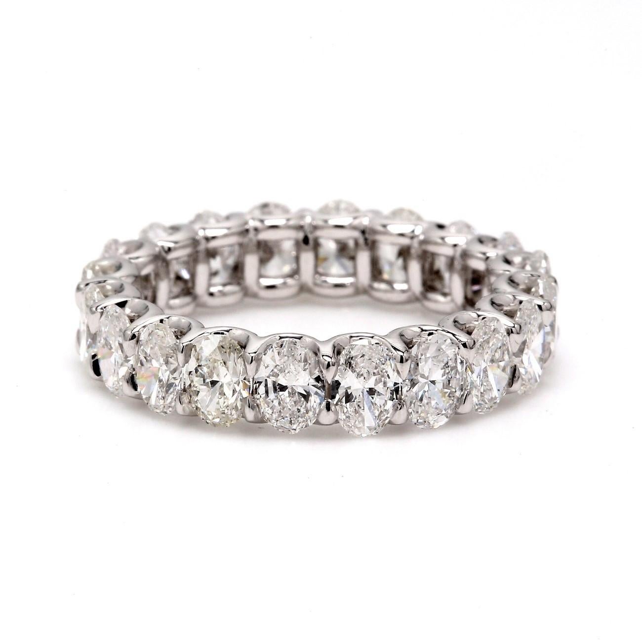 Fascia per l'eternità in platino con diamanti taglio ovale. D3,93ct.t.w. In condizioni Nuovo in vendita a Los Angeles, CA