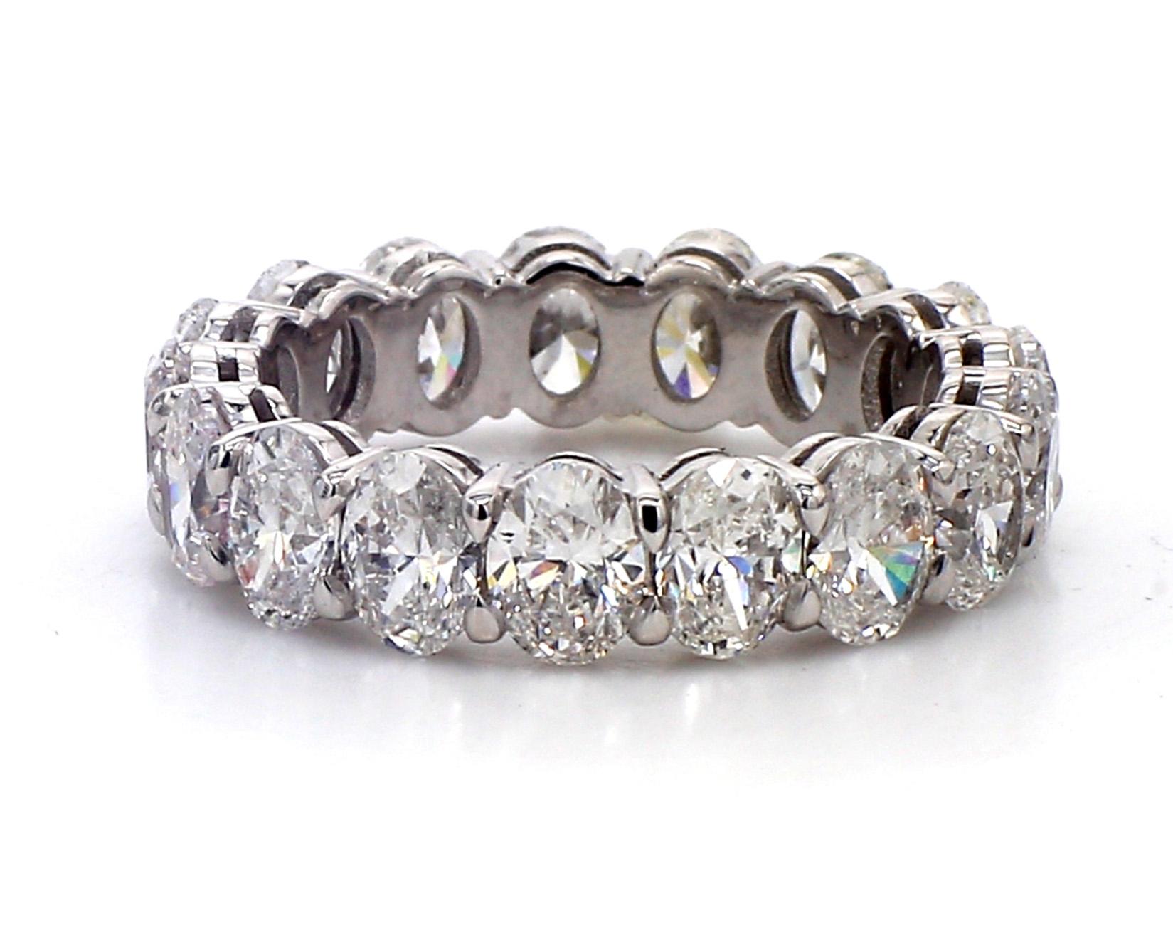 Eternity Band in Platinum with Oval Cut Diamonds. D4.10ct.t.w. In New Condition For Sale In Los Angeles, CA