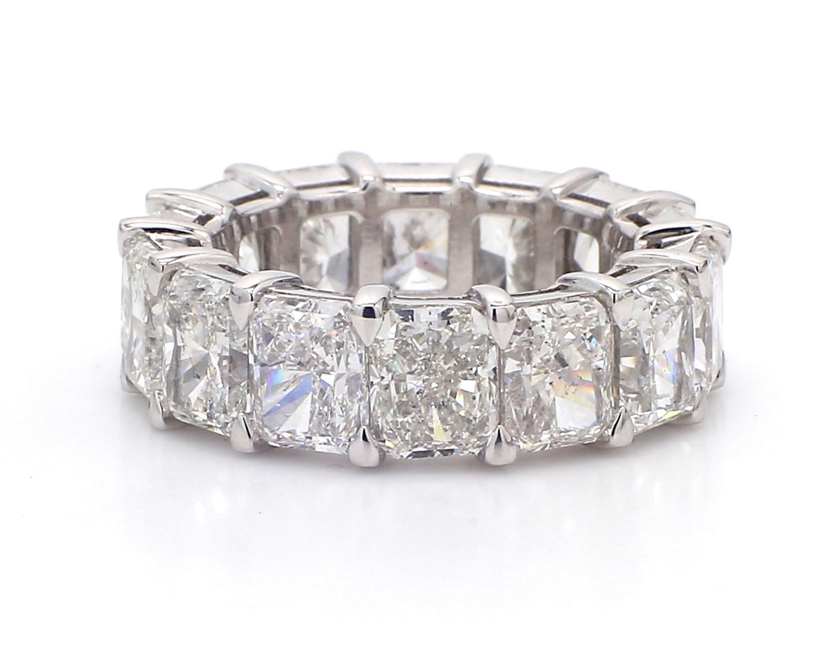 Taglio radiant Fascia per l'eternità in platino con diamanti taglio radiante. D14,33ct.t.w. in vendita