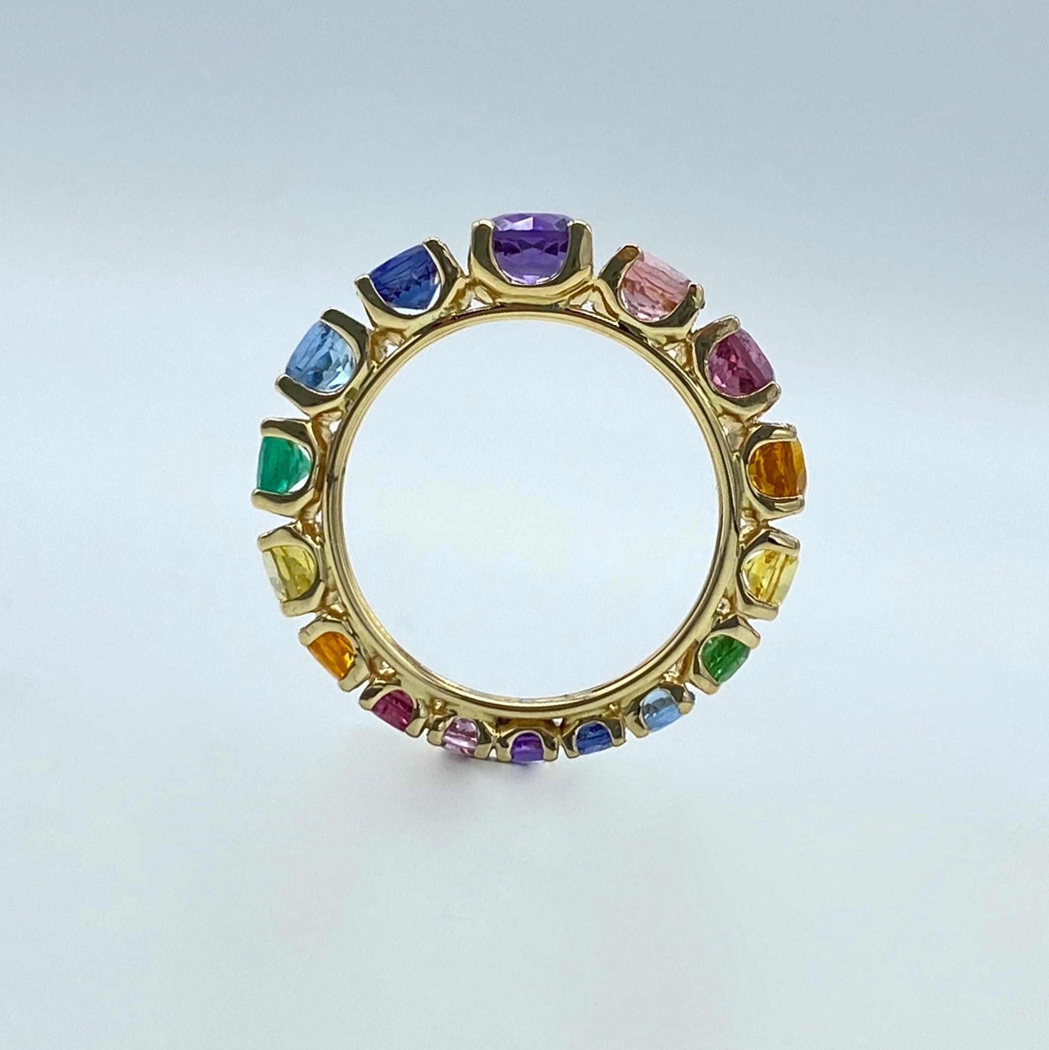 Eternity Band Rainbow Ring Sapphire Emerald Tsavorite Semiprecious 18Kt Gold Made in Italy
This multicolor eternity ring with scaled stones, is set from 16 stones. It has the biggest stone on the top is an amethyst, then there are: blue sapphire,