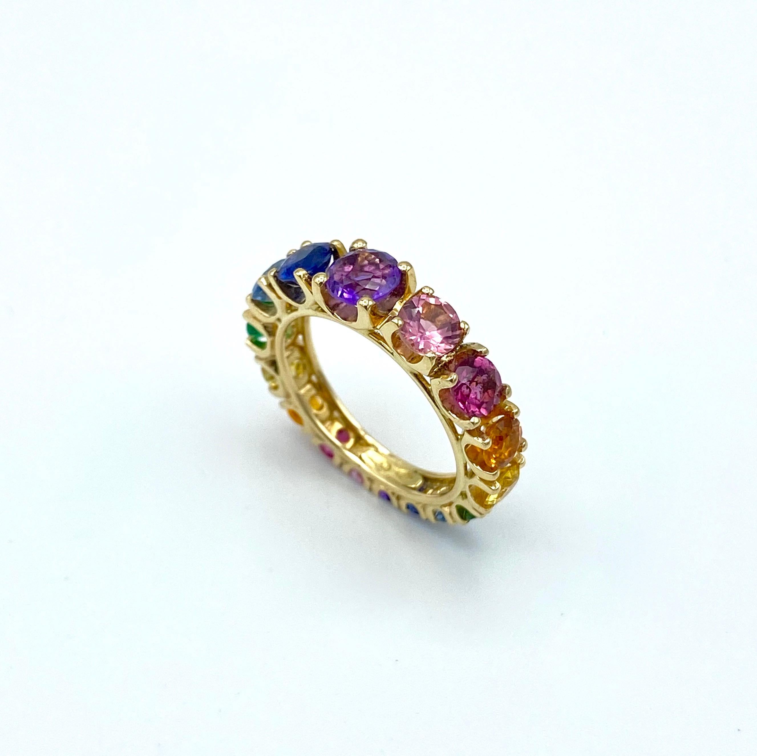 Eternity-Ring aus 18 Karat Gold mit Regenbogen-Saphir-Smaragd-Tzavorit und Halbedelstein (Kunsthandwerker*in) im Angebot