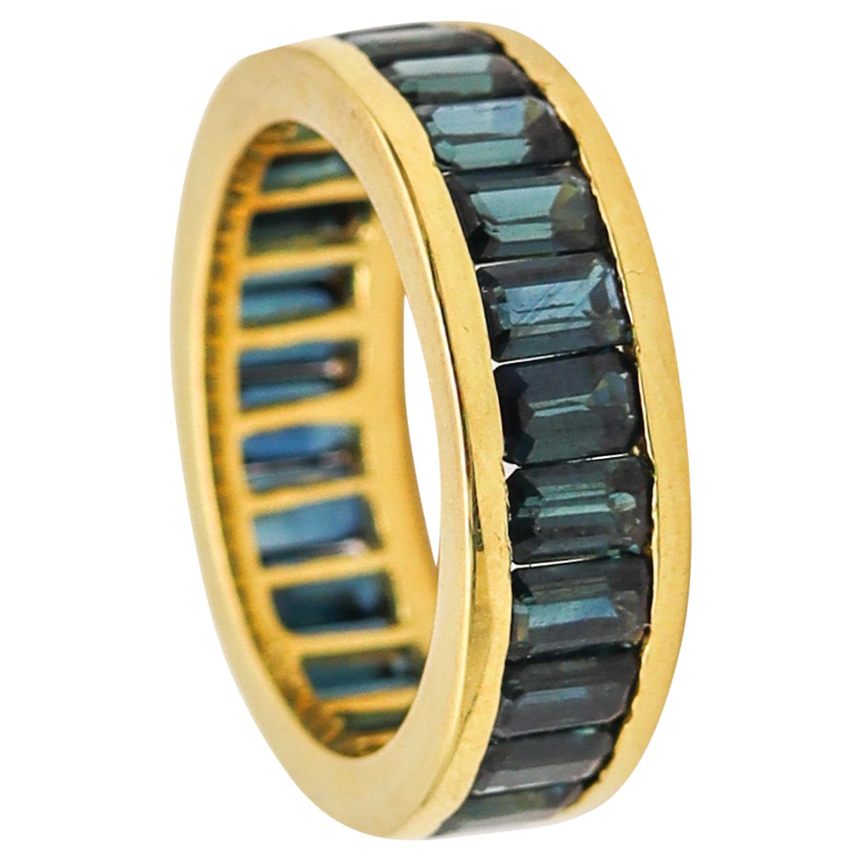 Eternity-Ring aus 18 Karat Weißgold mit 7,24 Karat natürlichen blauen Saphiren im Angebot