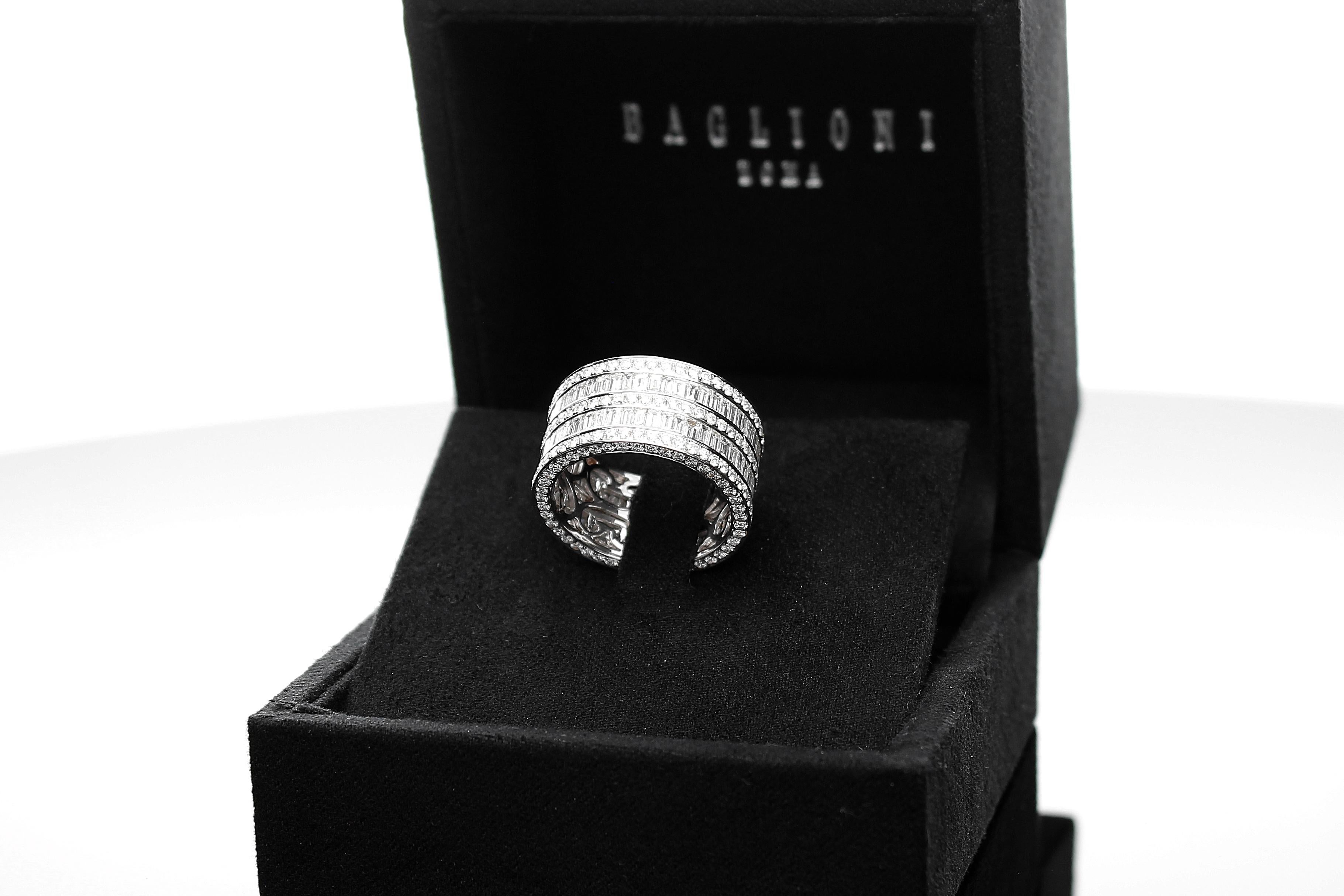 Moderne Bague d'éternité avec 4,11 carats de diamants taille brillant et baguette.  en vente