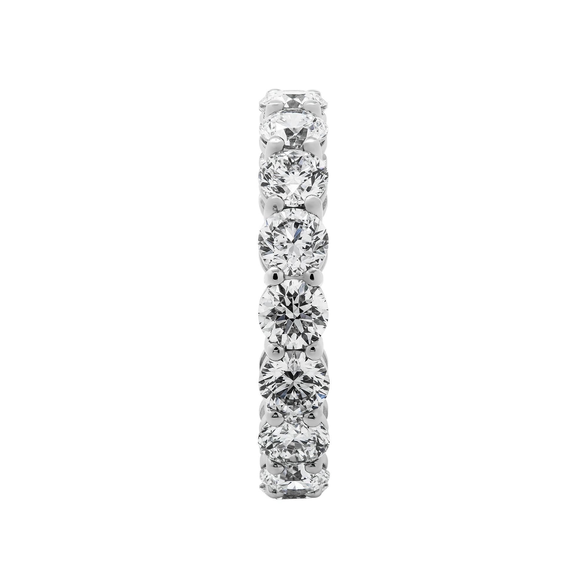 Eternity band with 4 Carat Round Cut Diamonds
Mounted in Platinum 950, 17 Round diamonds won't miss a sparkle! - most wanted shape of the stone fore anniversary band
Beautiful cut, bold and classy, can be worn as a wedding band next to your