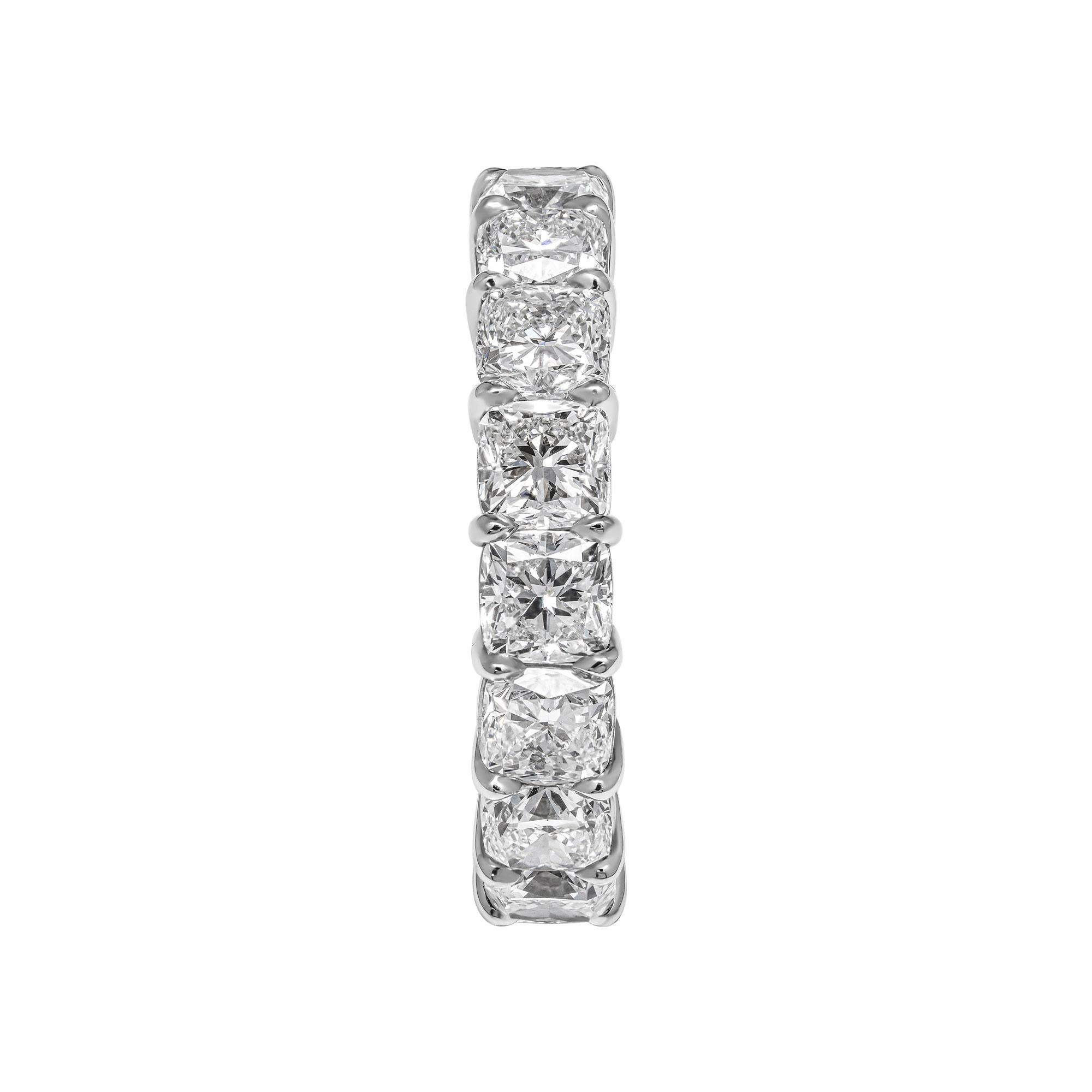 Eternity band with 6.15 Carat Cushion Cut Diamonds
Mounted in Platinum 950, 17 Cushion cut diamonds won't miss a sparkle!
Beautiful cut, bold and classy
Each stone is 0.35ct - delivers a large high end look!
All stone are estimated F-G color and VS