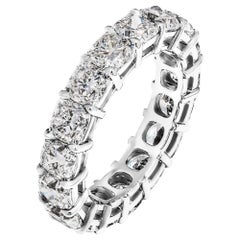 Anillo de eternidad con diamantes talla cojín de 6,15 quilates